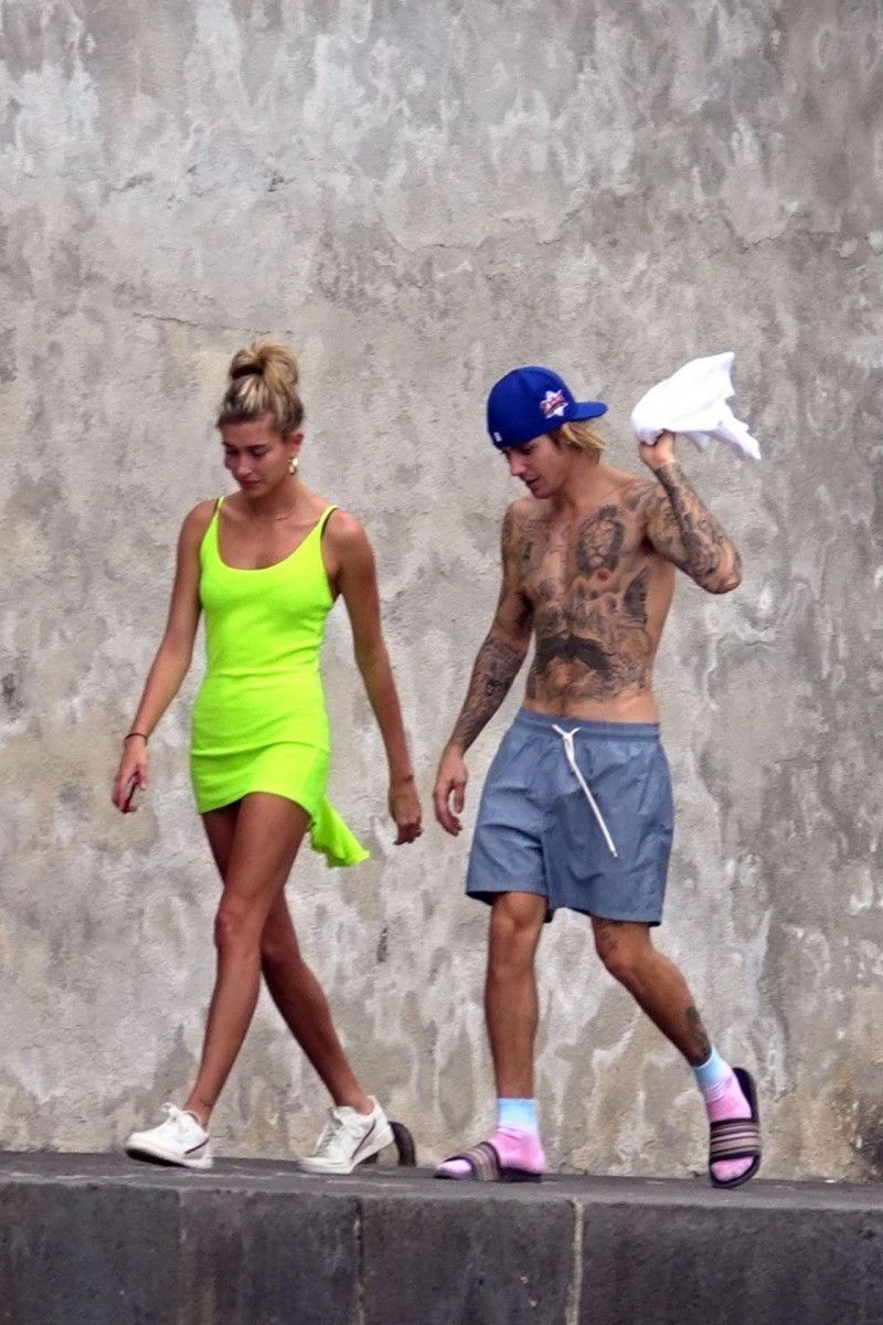 Hailey Baldwin wallpaper