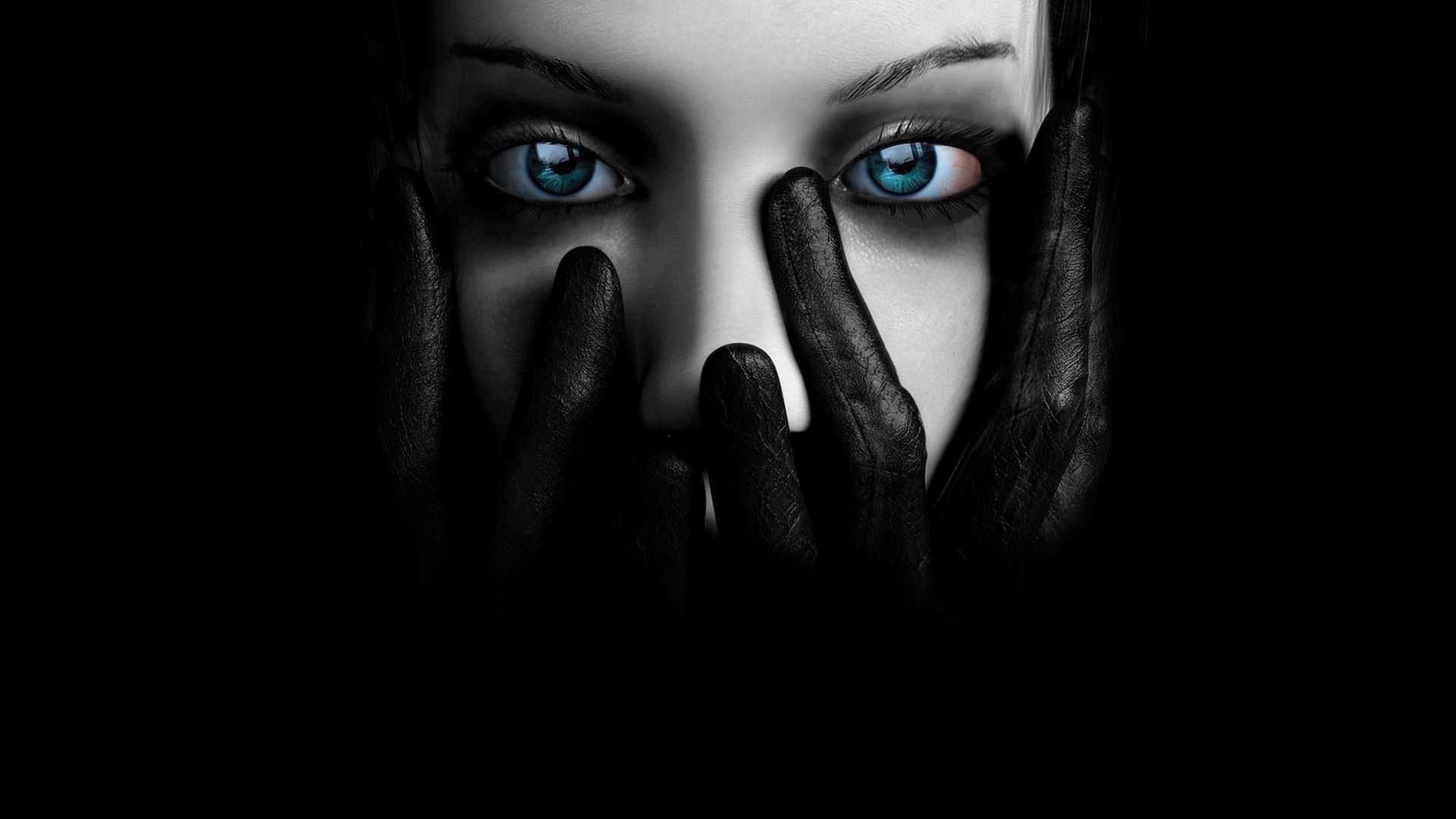 Download Wallpaper Blue Eyed Girl Covers Her Face With Hands