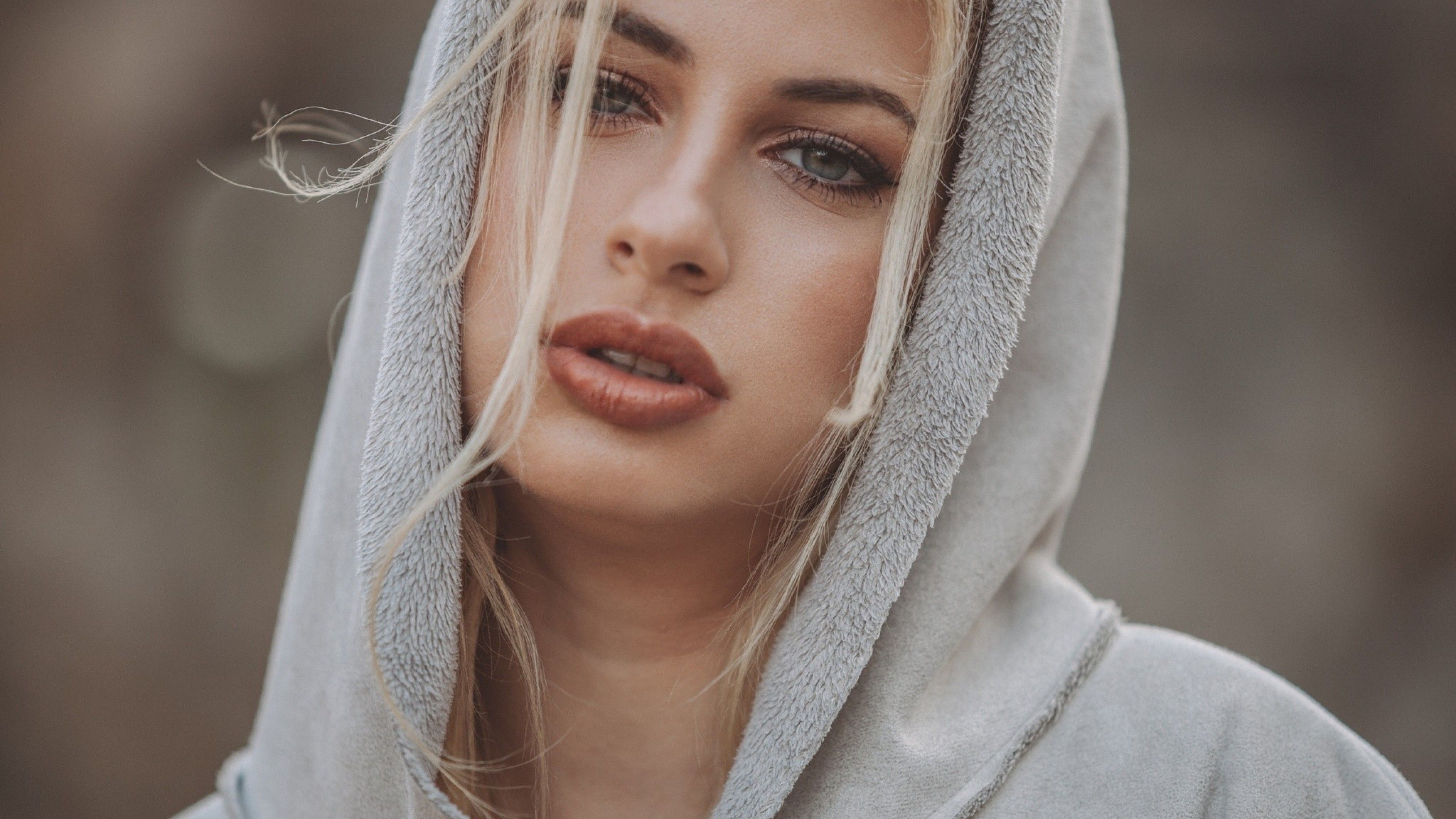 Download 3840x2160 Blonde, Women, Hoodie, Open Mouth, Face