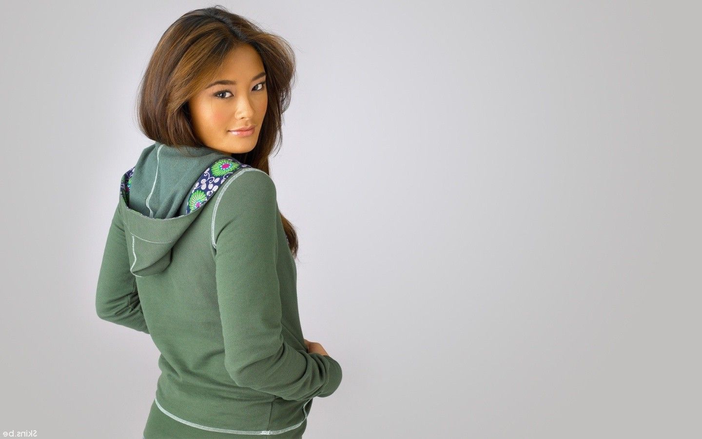 women, Brunette, Looking Back, Model Wallpaper HD / Desktop