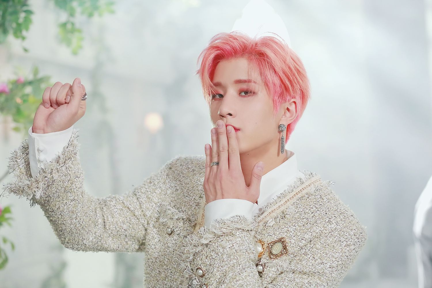 All Night' MV behind (South Korean band) Photo
