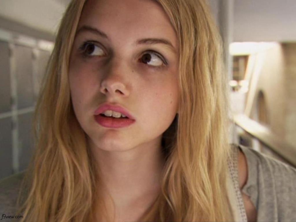 Hannah Murray aka Gilly from Game of Thrones has this nerdy cute