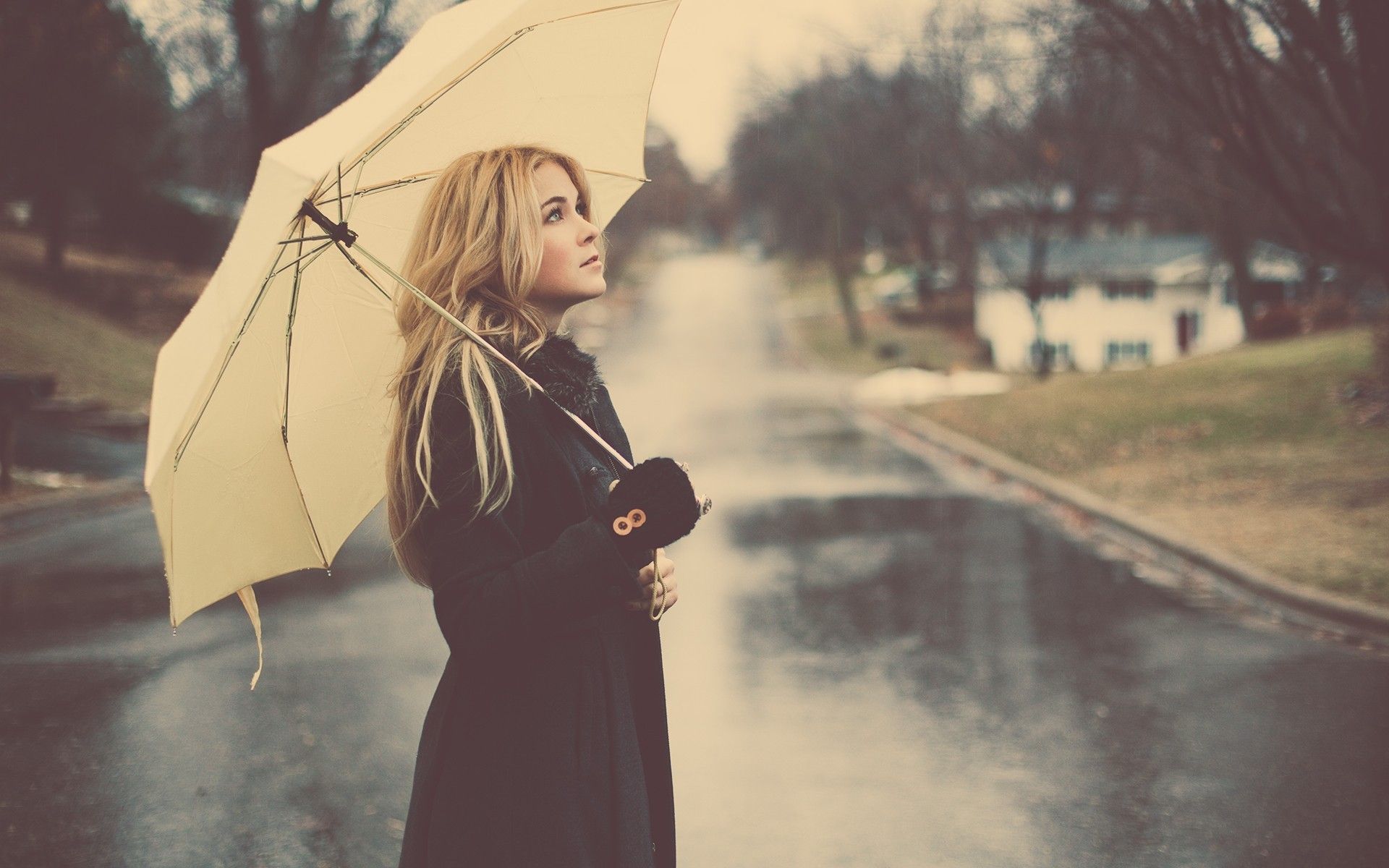 #women outdoors, #depth of field, #women, #street, #urban