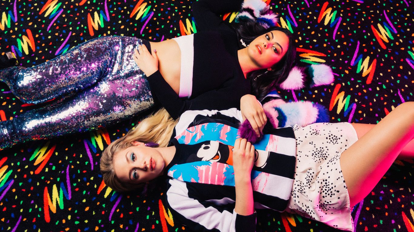 Betty And Veronica Riverdale Tv Series 1366x768