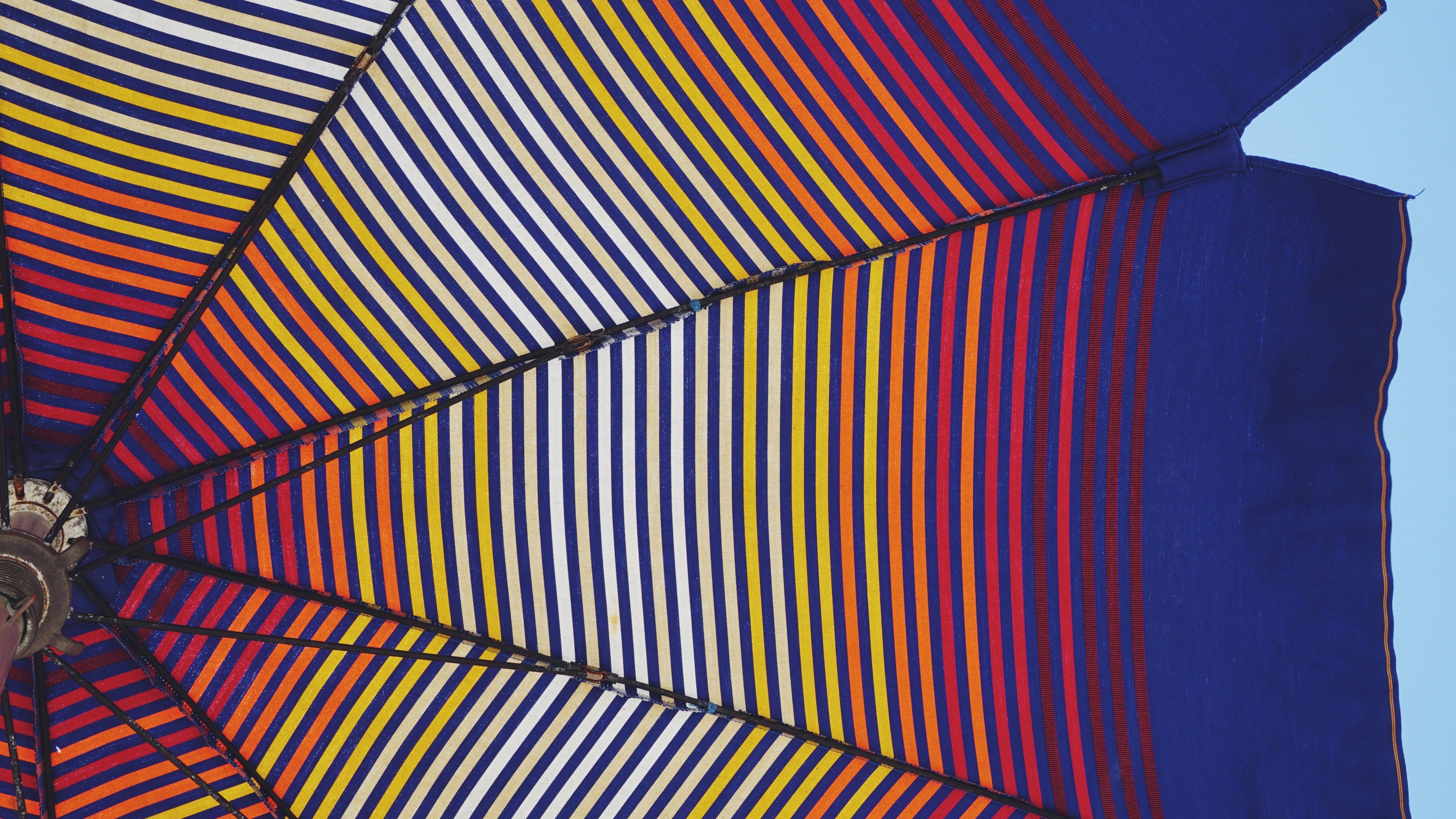 Rainbow Beach Umbrella Summer 5K Wallpaper