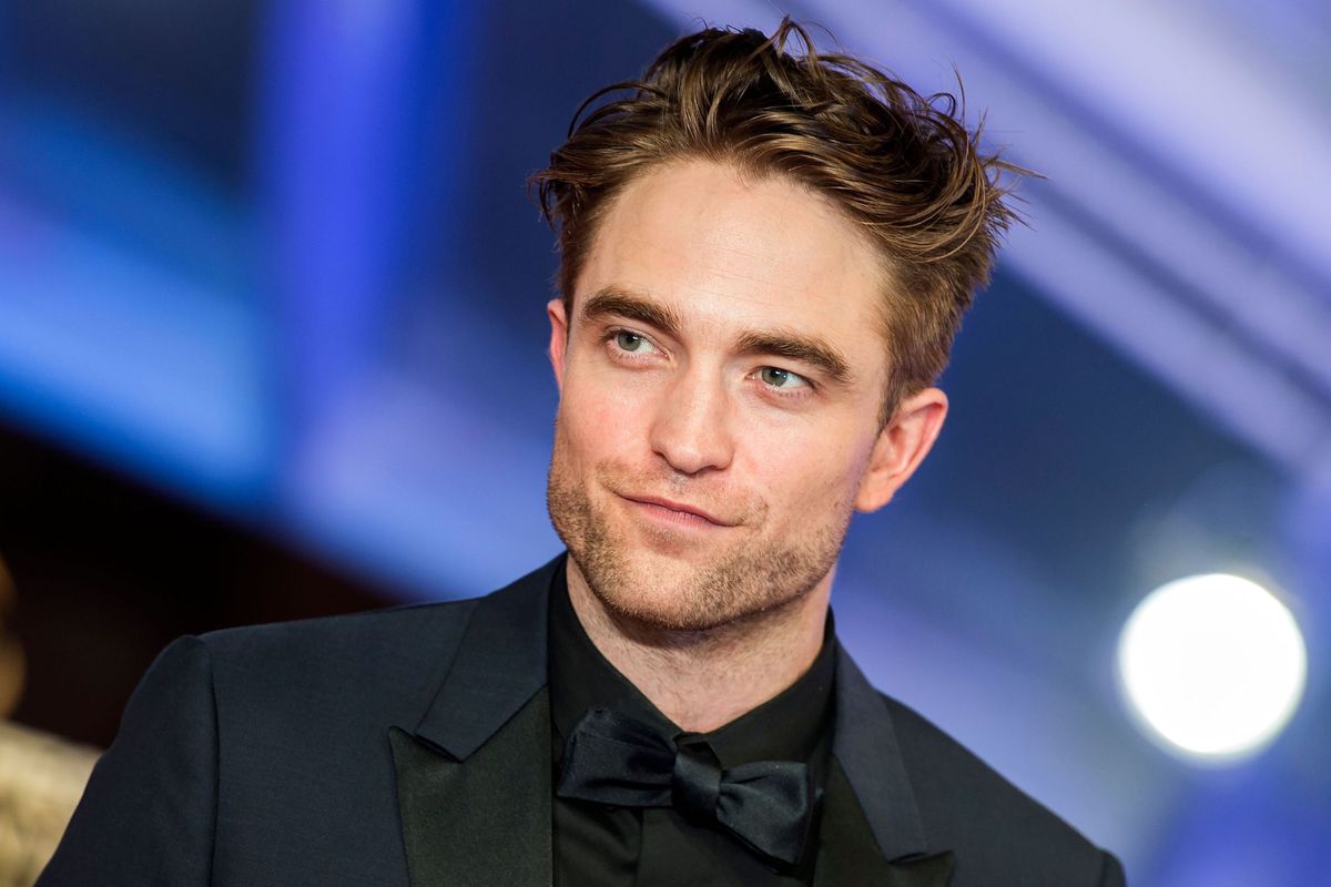 Robert Pattinson will officially replace Ben Affleck in The Batman