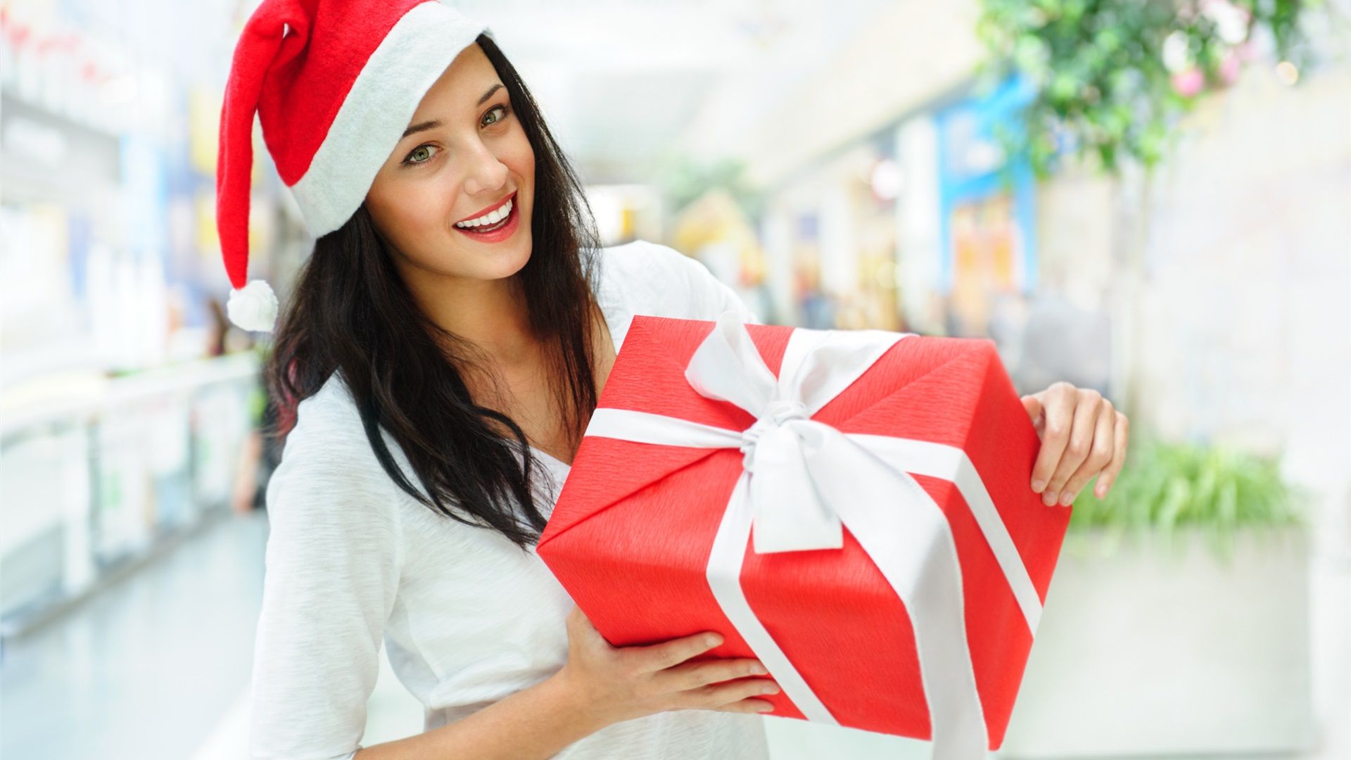 Wallpaper Smiling Christmas girl, gift box, ribbon 2560x1600 HD