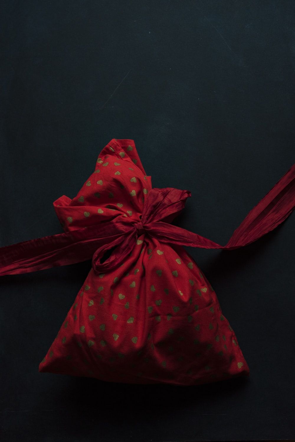 Gift Giving Picture. Download Free Image