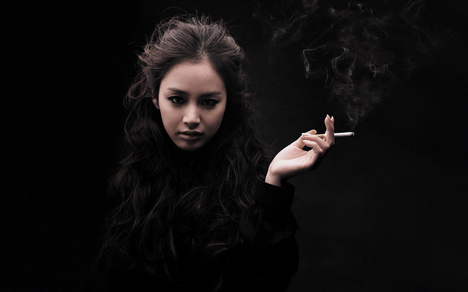 Girl Smoking Wallpaper