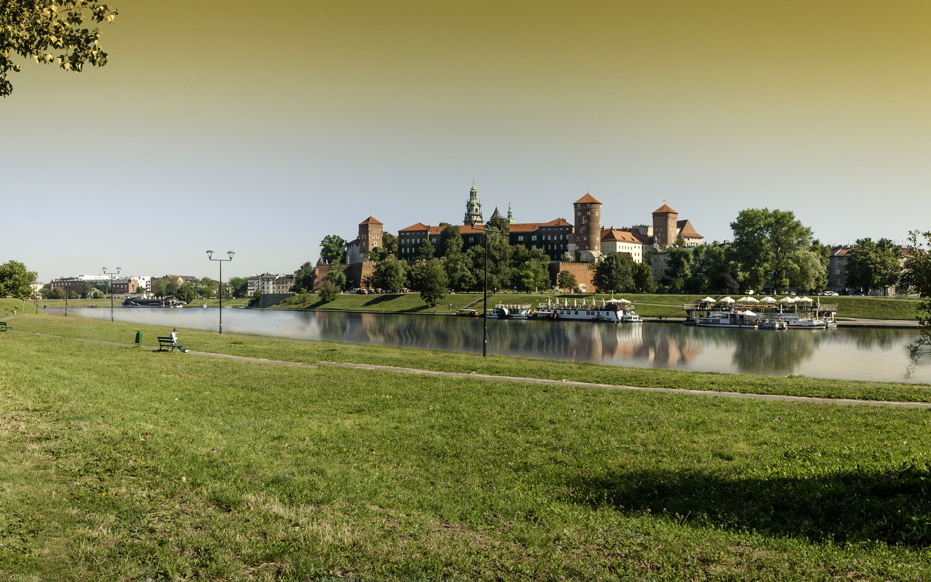 Image Krakow Poland Wawel Royal Castle Castles Grass river 3200x2000