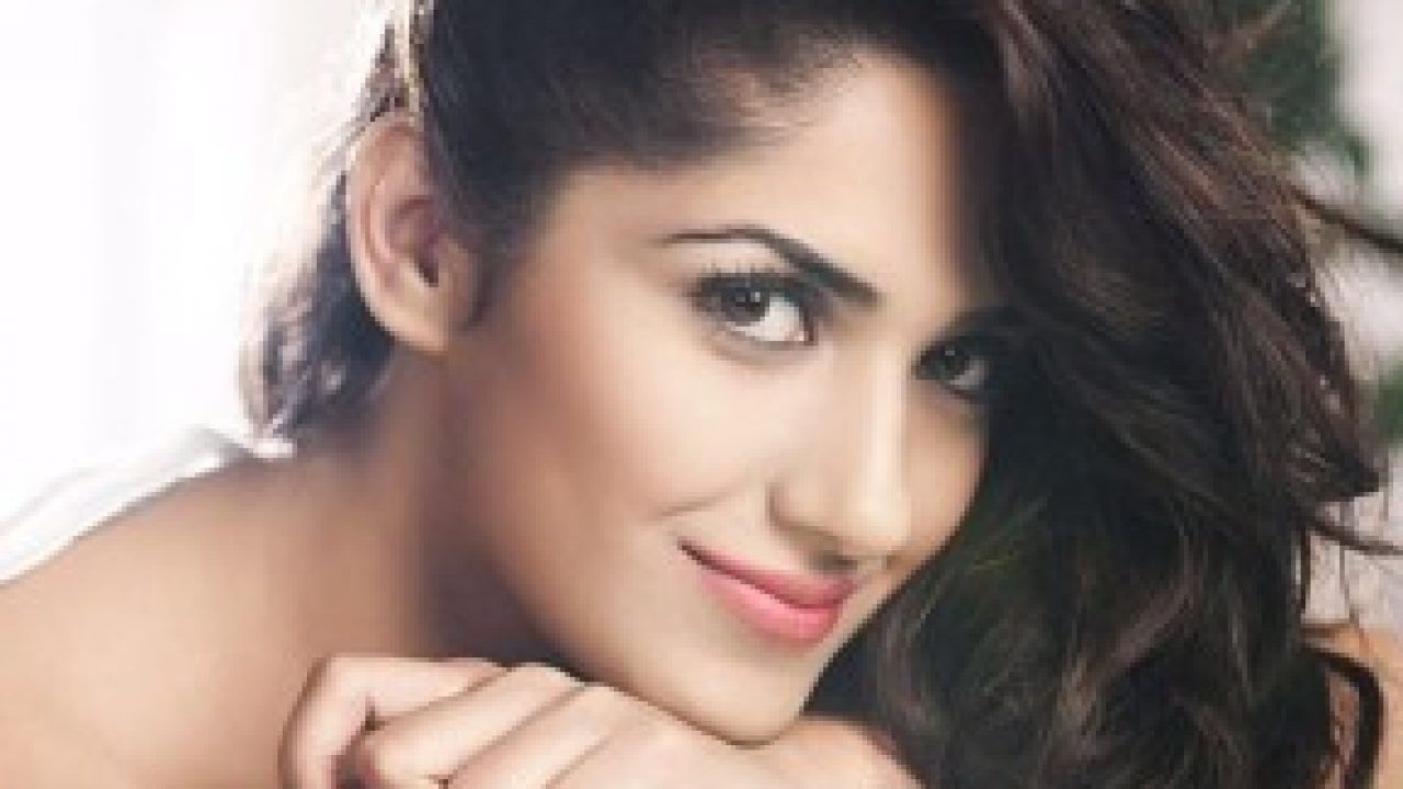Ruhani Sharma, Biography, wiki, age, height, instagram, net worth
