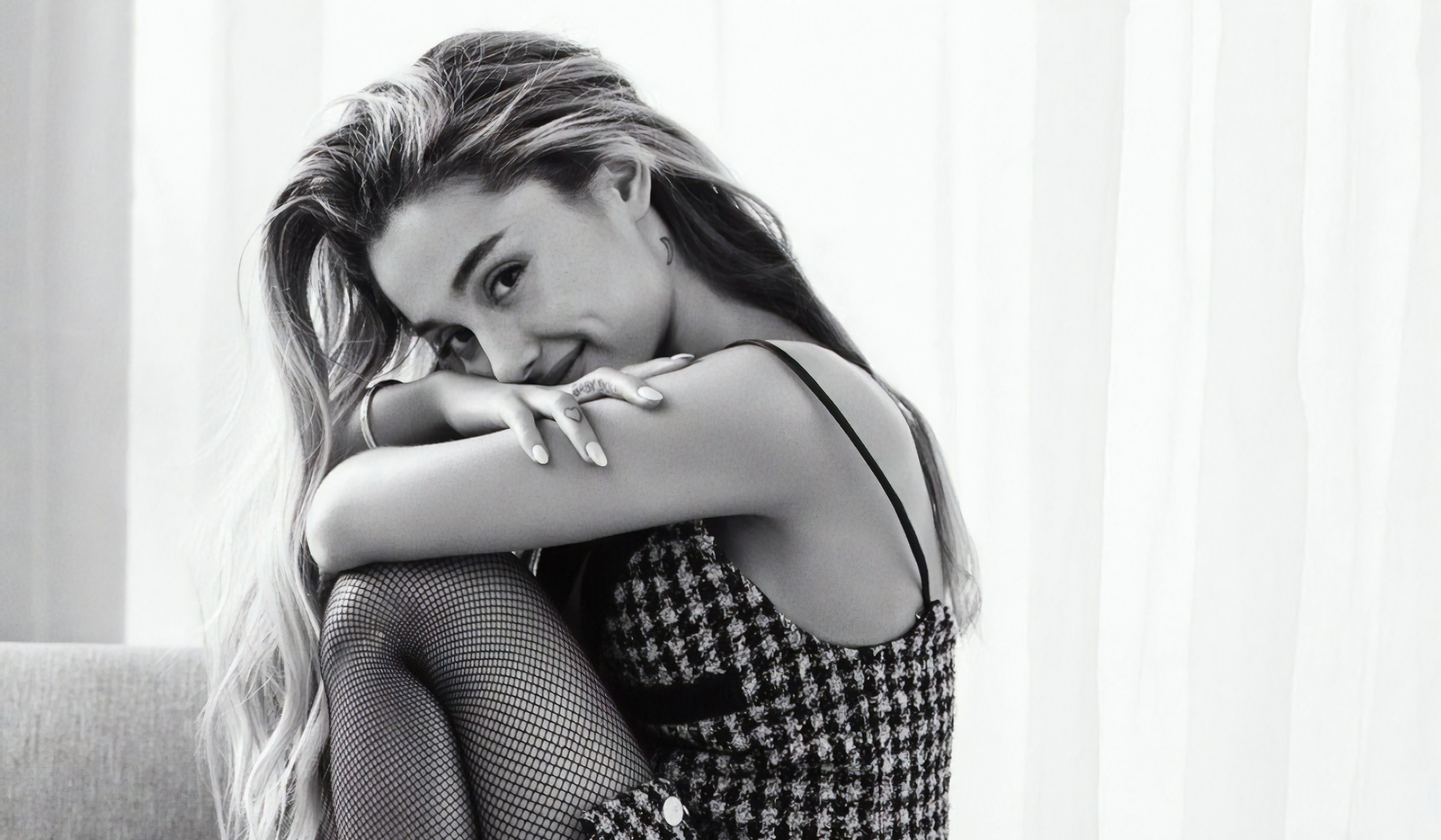 Wallpaper Ariana Grande, Beautiful, Monochrome, 4K, Celebrities