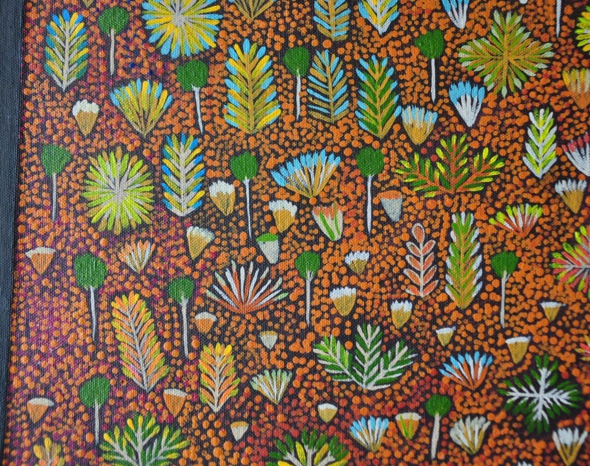 Daisy' Aboriginal art wallpaper in brown
