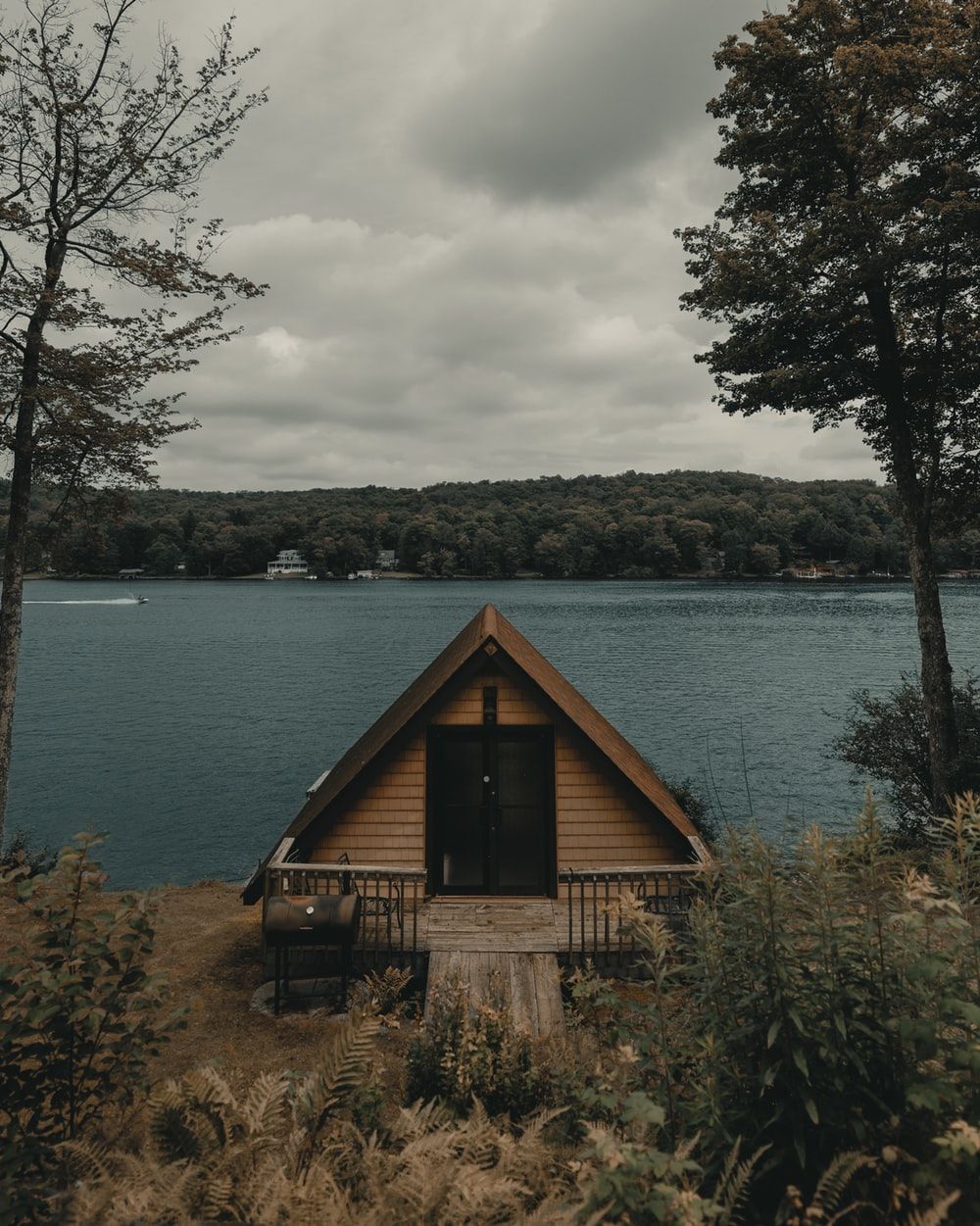 Cabin On Lake Picture. Download Free Image