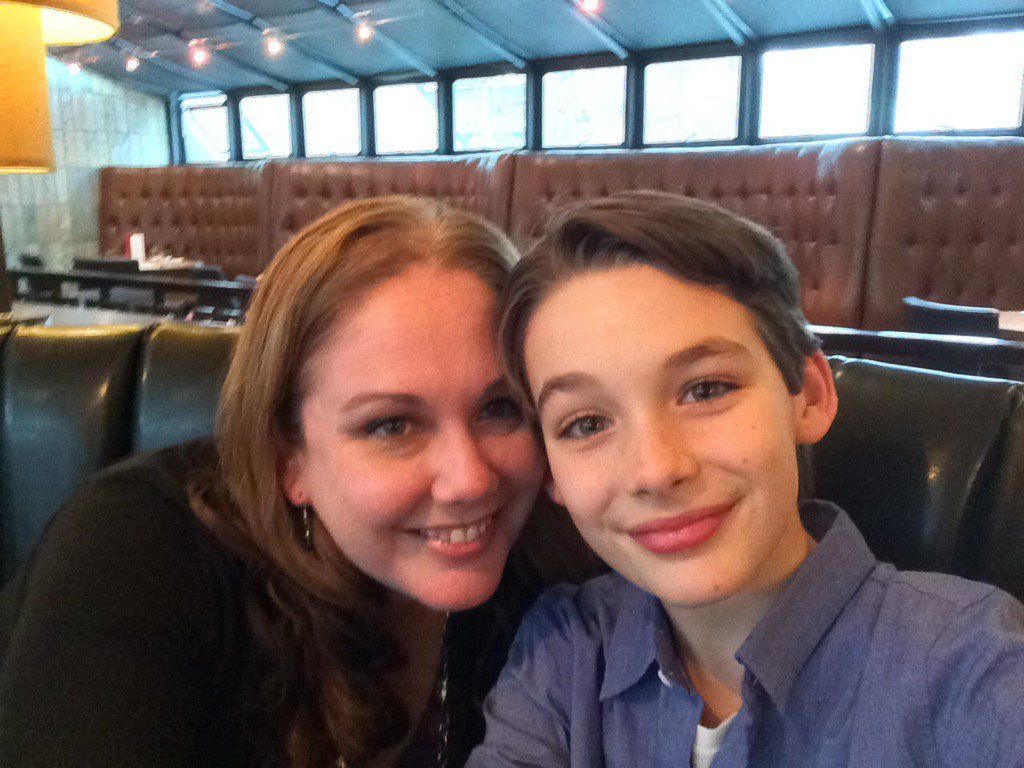 Dylan Kingwell with mom ❤#workday