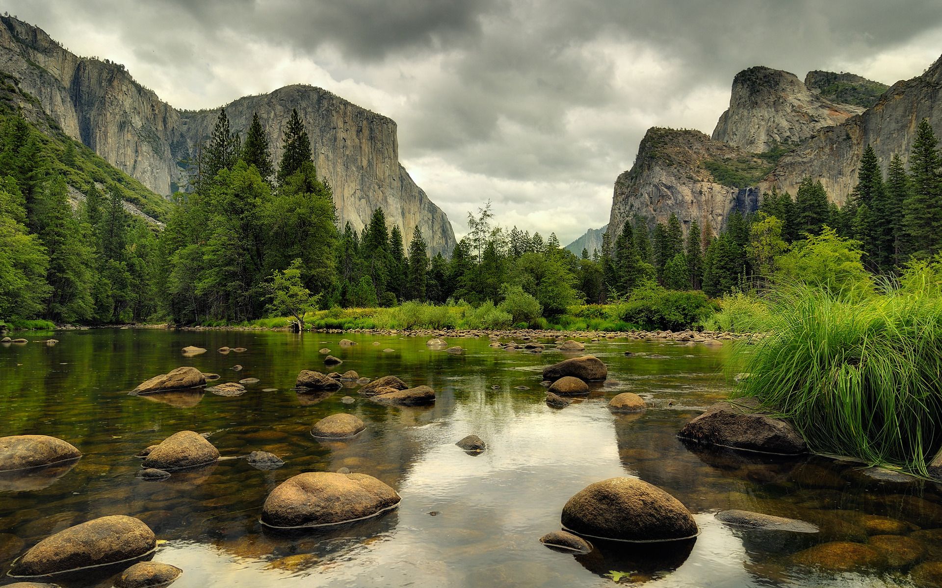 Mountain Wallpaper: Mountain Valley HD Wallpaper