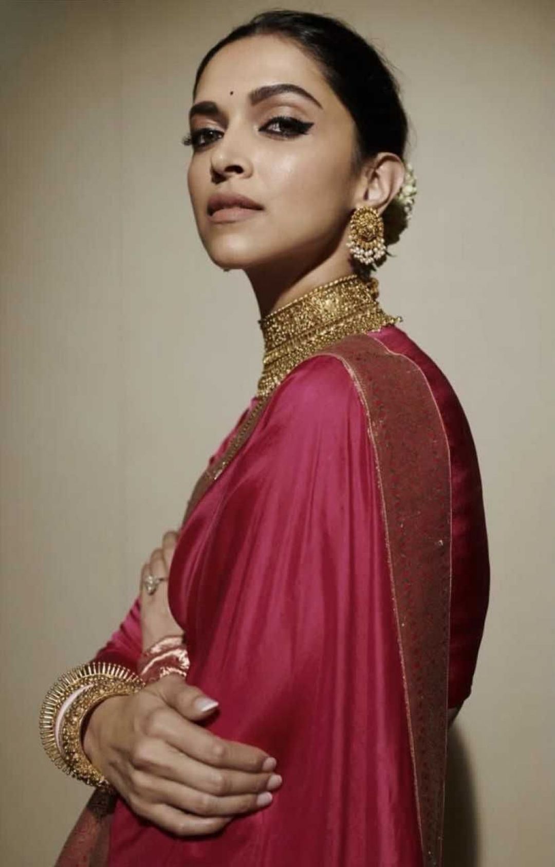 Deepika Padukone, iPhone, Desktop HD Background