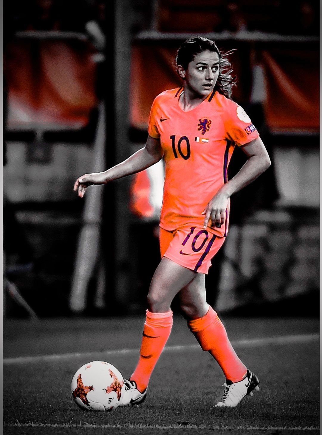 Daniëlle van de Donk voetballend bij het Nederlands elftal #daniëlle #van #de #donk #soccer #women #dutch #o. Vrouwenvoetbal, Meisjes voetbal, Voetbal meisjes