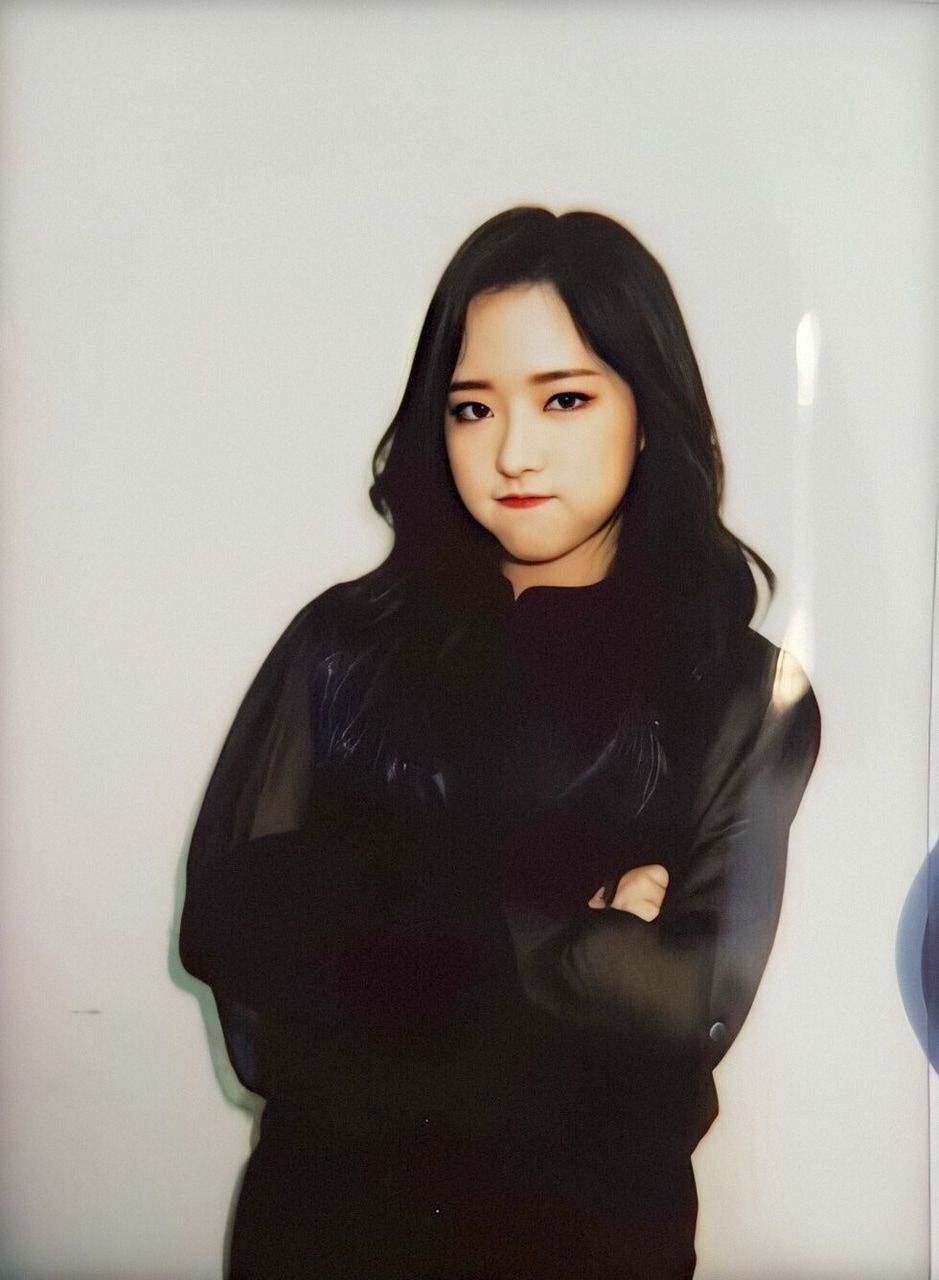 HD Polaroid Scan of #LOONA #OLIVIAHYE. ©Owner