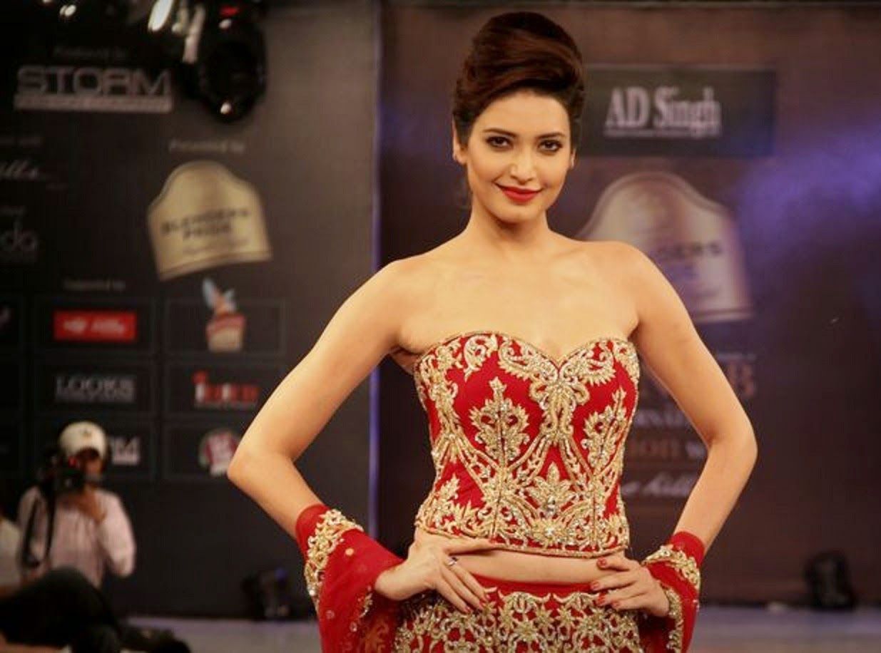 Watch and download free Karishma Tanna HD wallpaper. Here a lot
