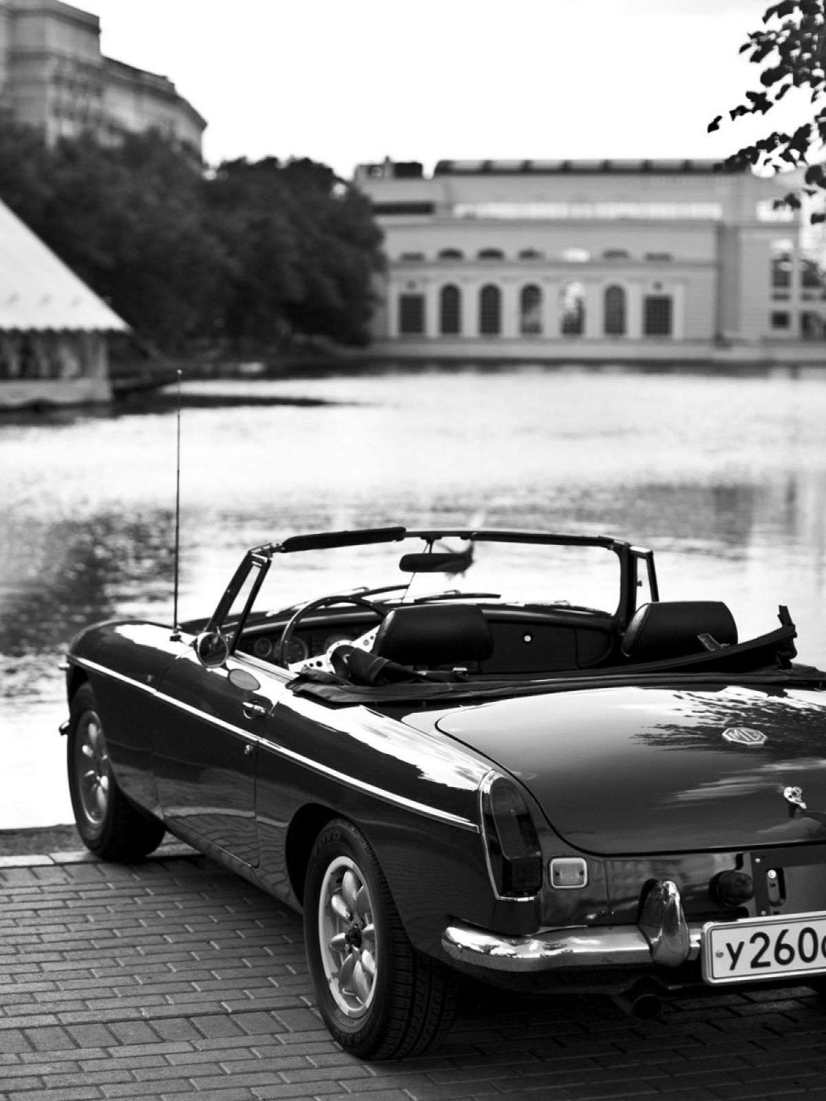 Retro Car Black And White Lake Android Wallpaper free download