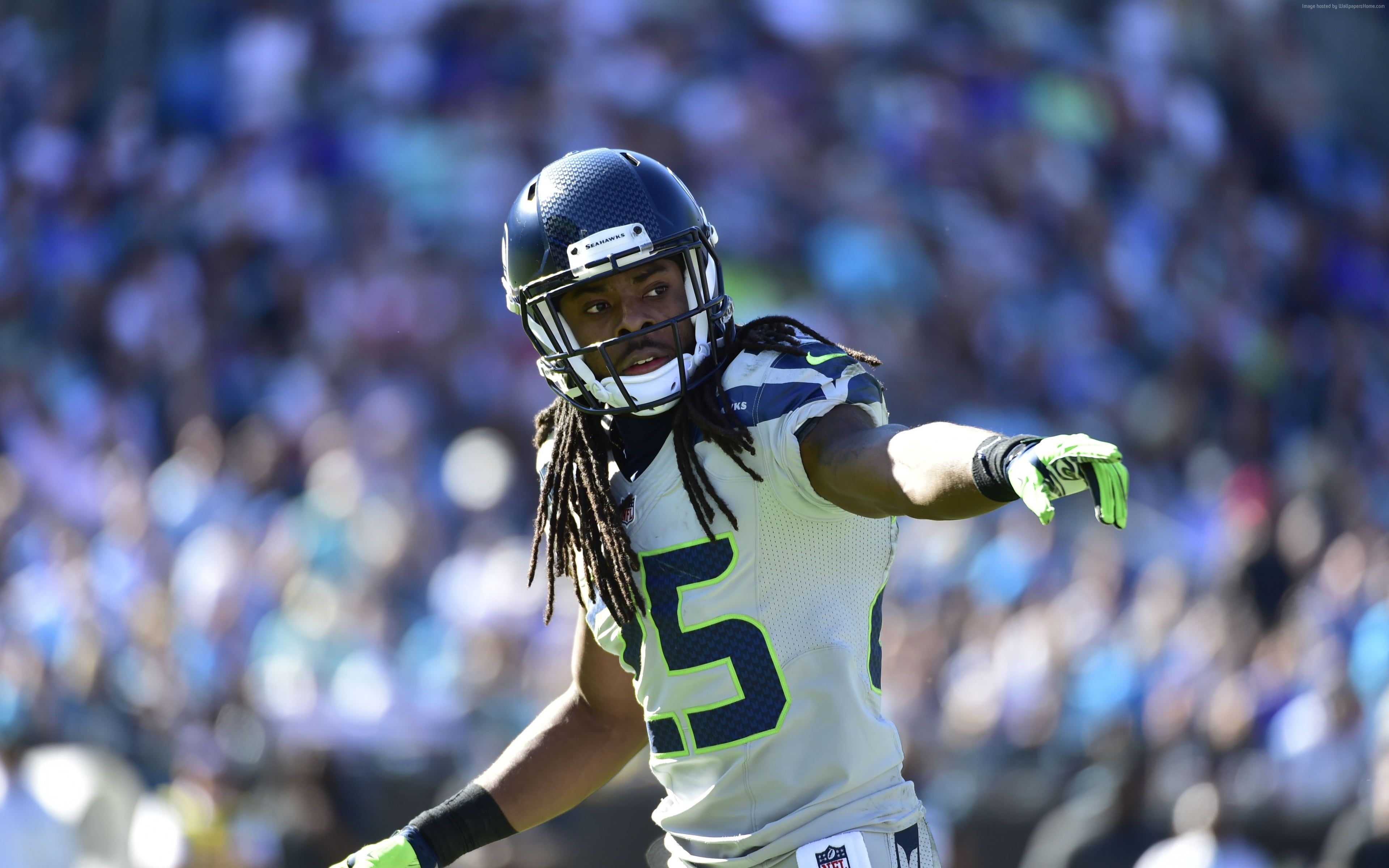 Shallow focus photography of NFL player in white NFL jersey HD