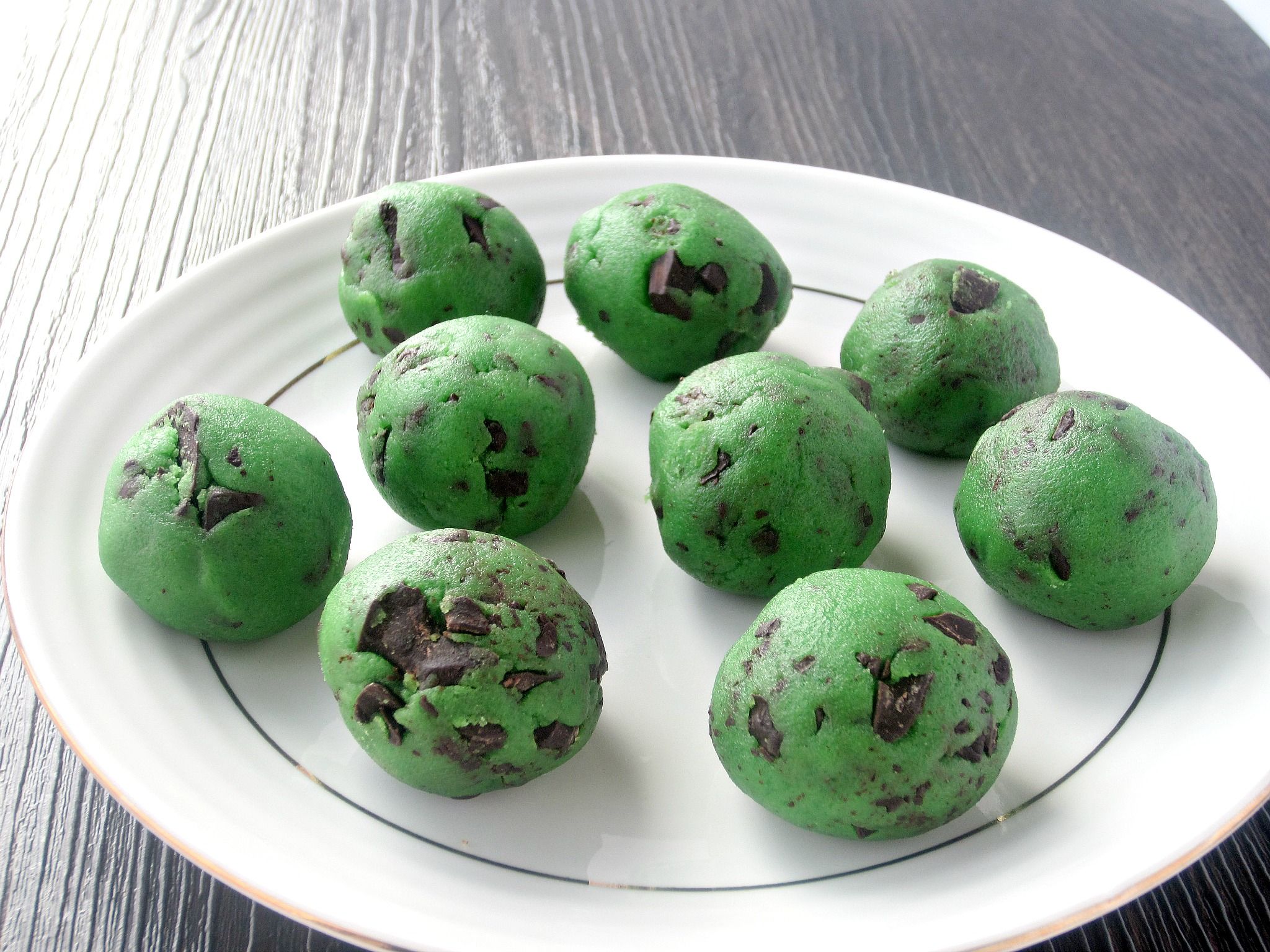 Mint Chocolate Chip Cookie Dough Bites to be in the Kitchen