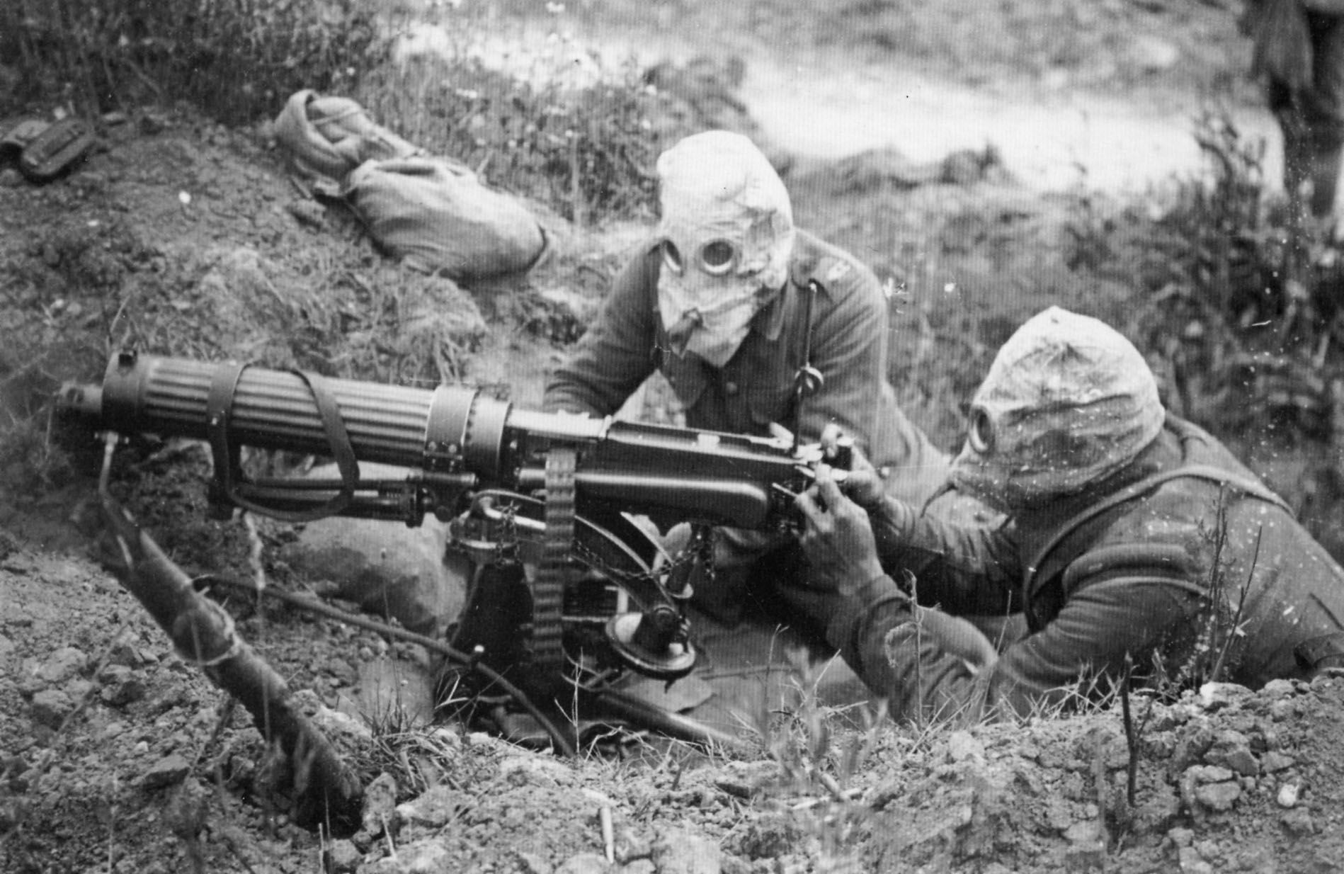 soldiers, machine gun, gas masks, World War I wallpaper