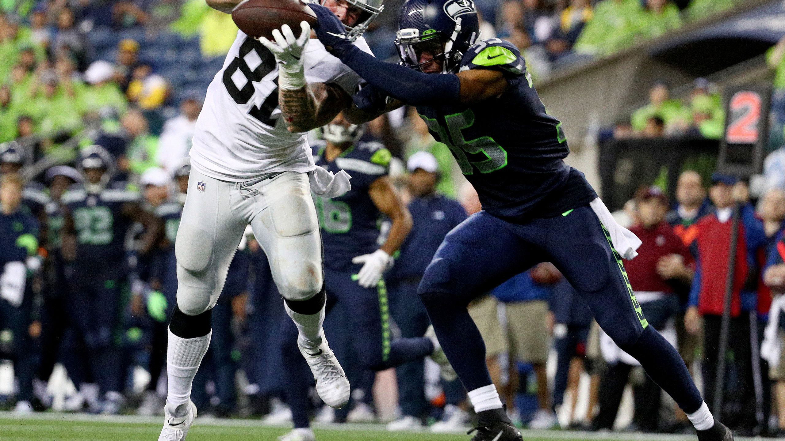 Geno Smith Tosses 2 TDs, Seahawks Top Raiders 17 15