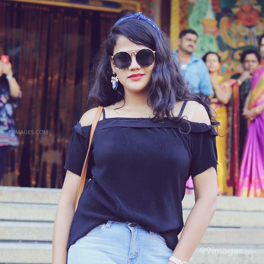 Advaitha (Krithi Shetty) Hot HD Photo & Wallpaper