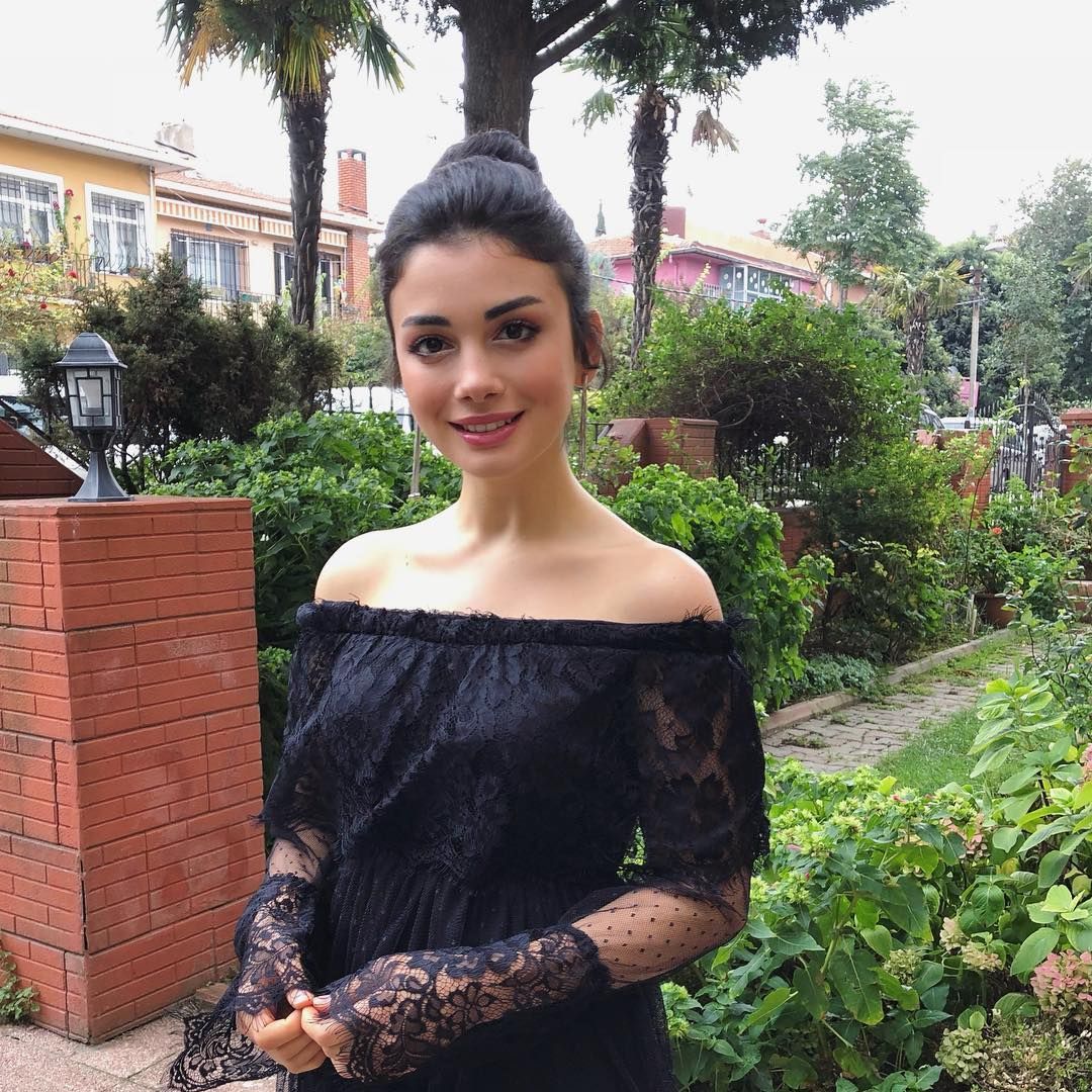 Özge Yağız en Instagram: “#cansudeniz”. Turkish beauty, Actresses