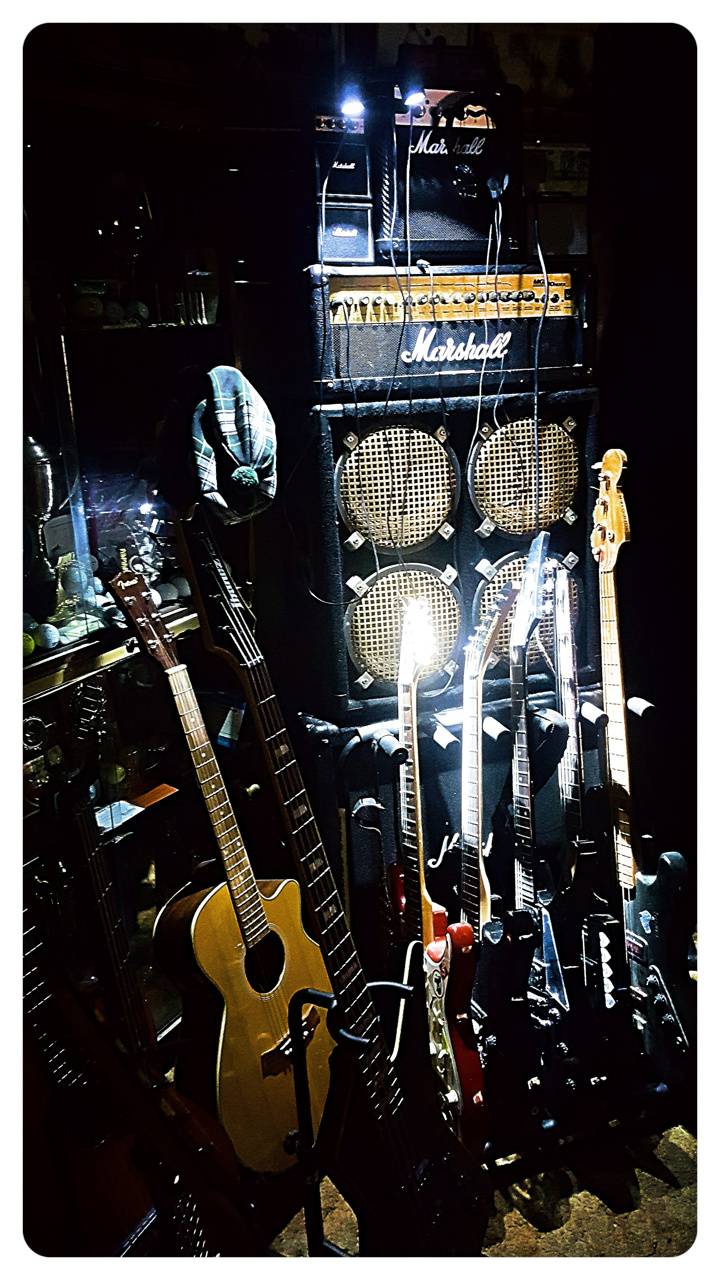 Guitars and amps wallpaper