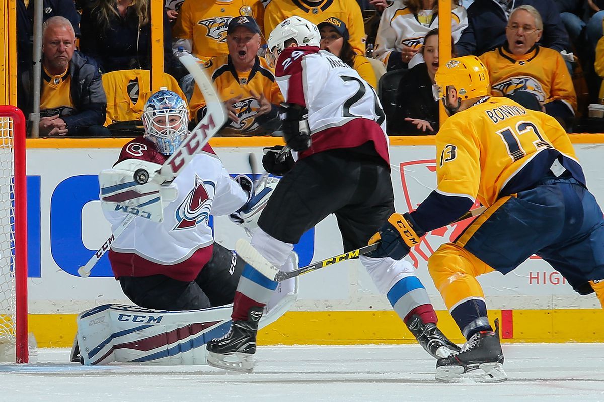 Jonathan Bernier leaves injured, replaced