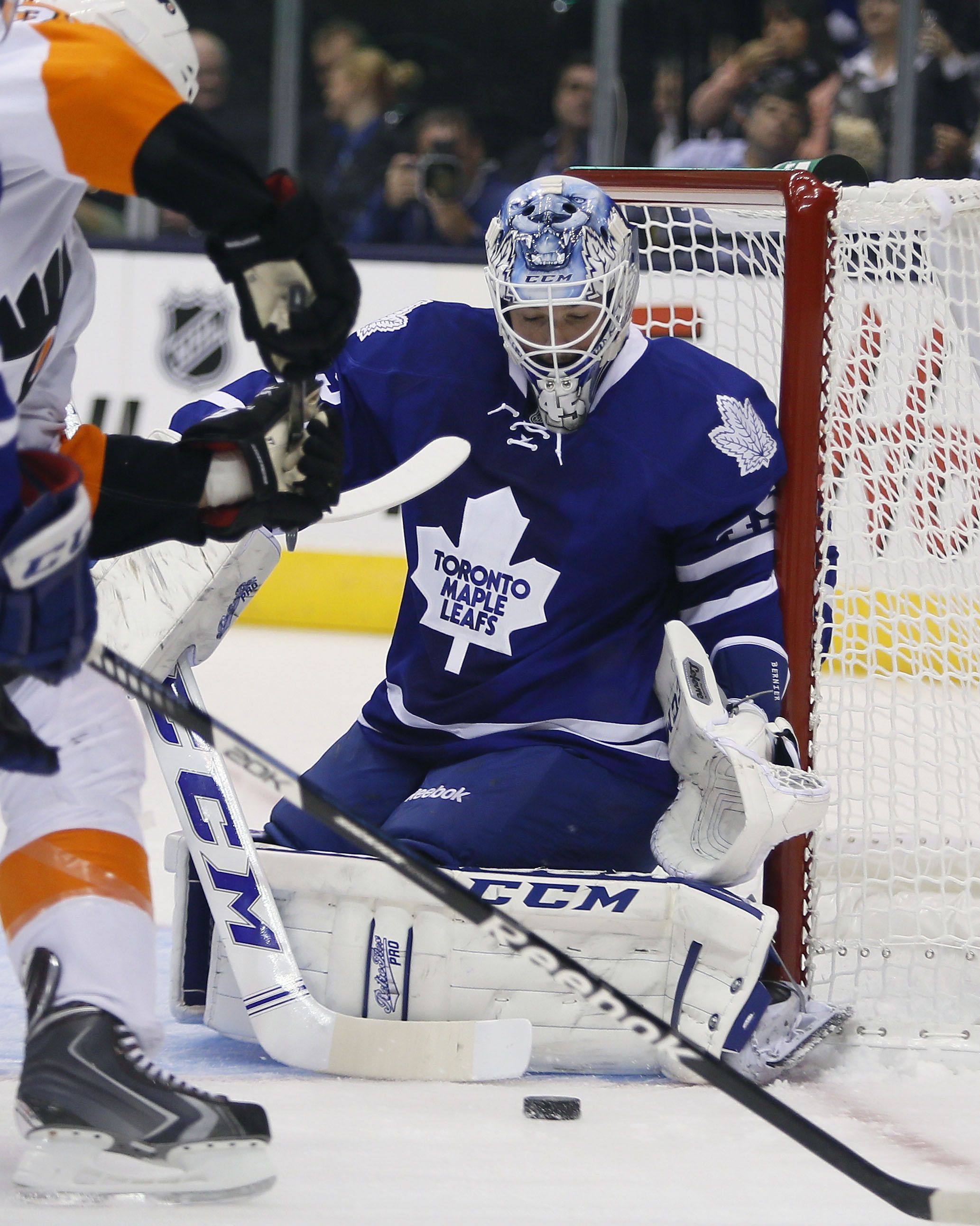 CrowdCam Hot Shot: Toronto Maple Leafs goaltender Jonathan Bernier