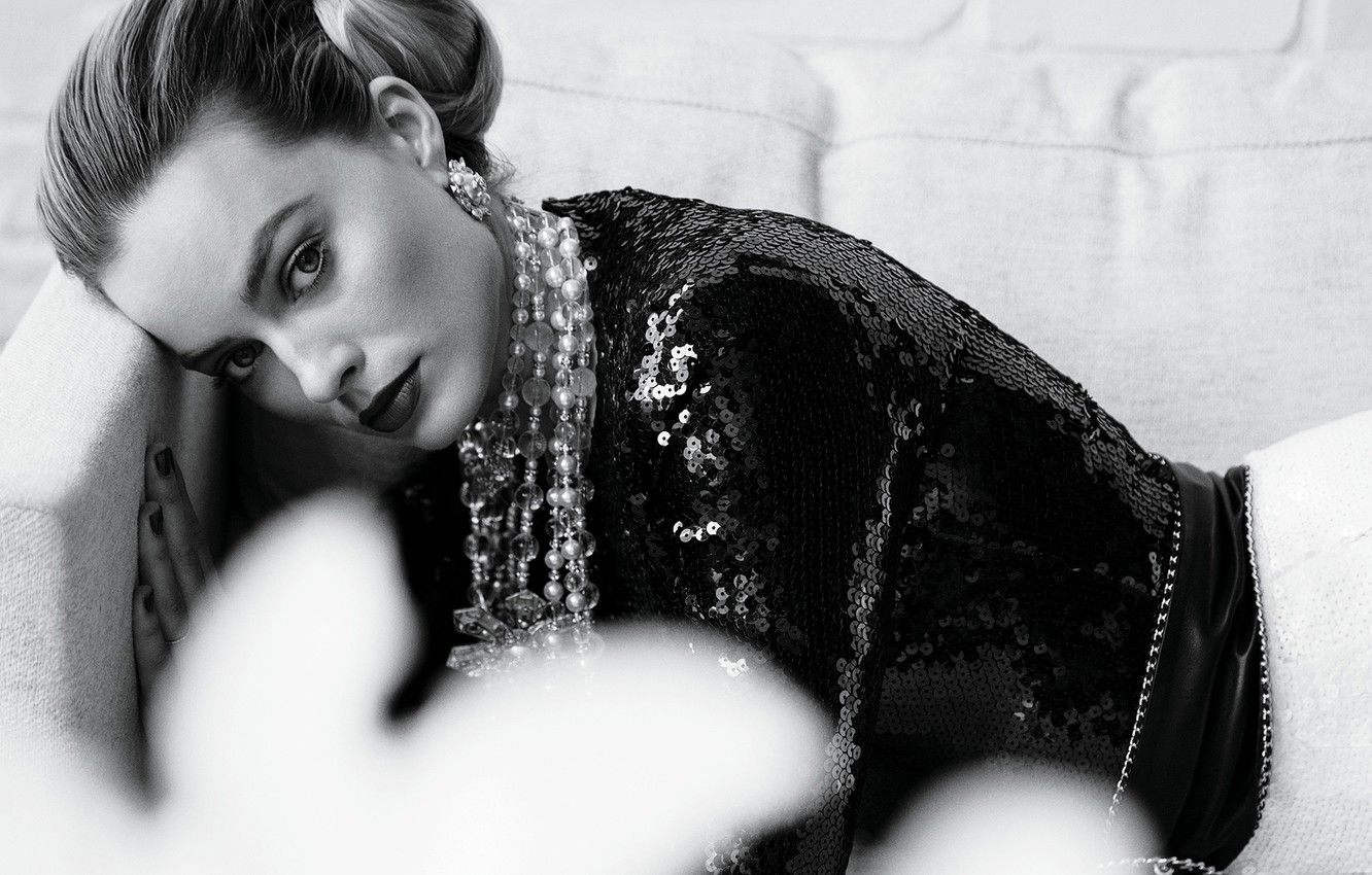 Wallpaper girl, pose, beads, black and white, Vogue, Margot Robbie