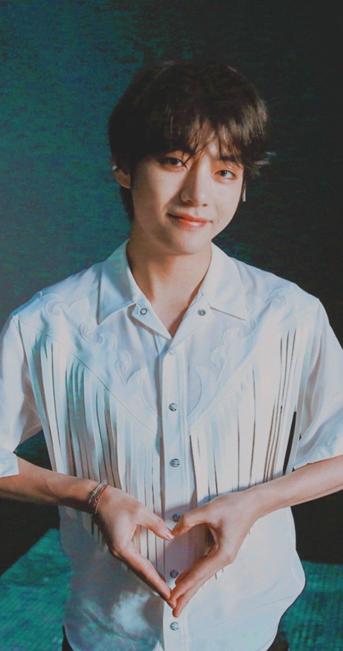 BTS V (TAEHYUNG) LY TEAR Photohoot Wallpaper. Bts lockscreen