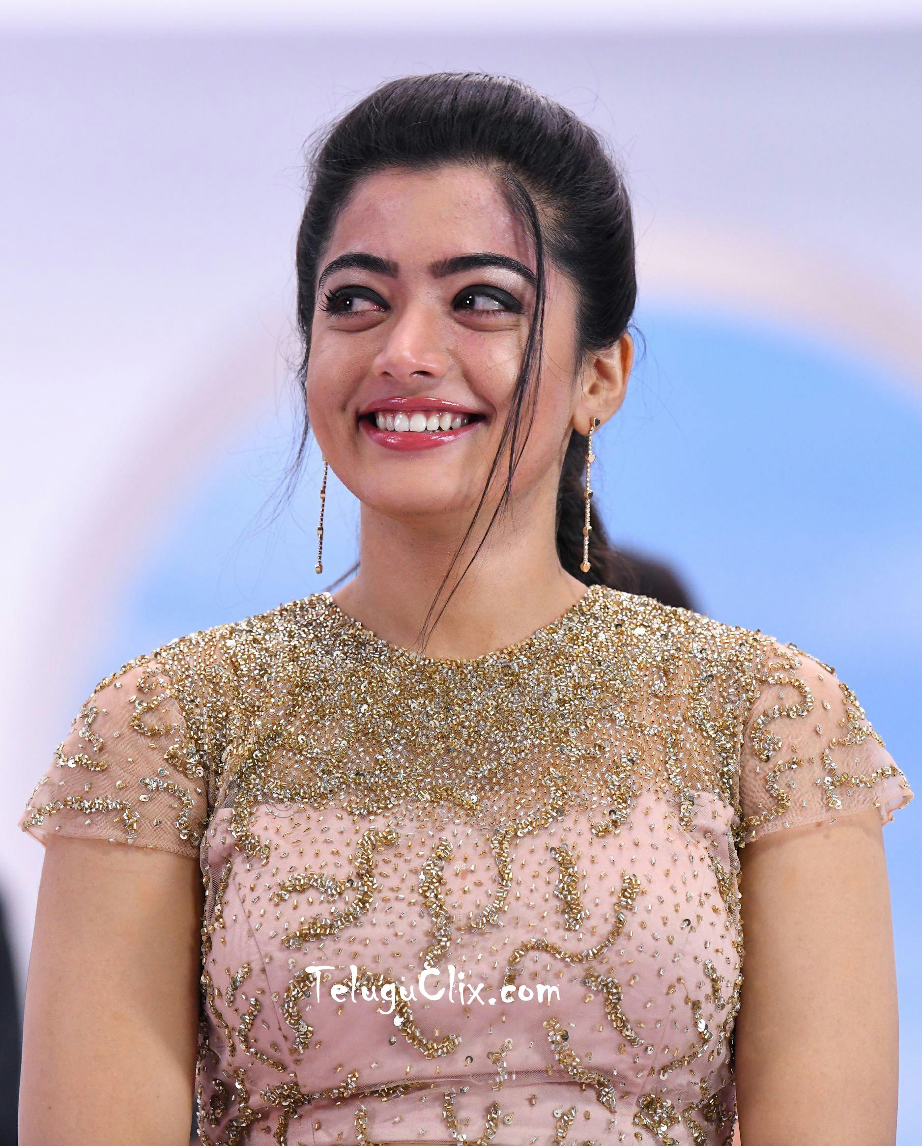 Rashmika Mandanna Wallpaper Free Rashmika Mandanna Background