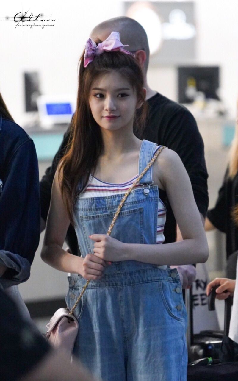 image about Wang Yiren. EVERGLOW. 왕이런
