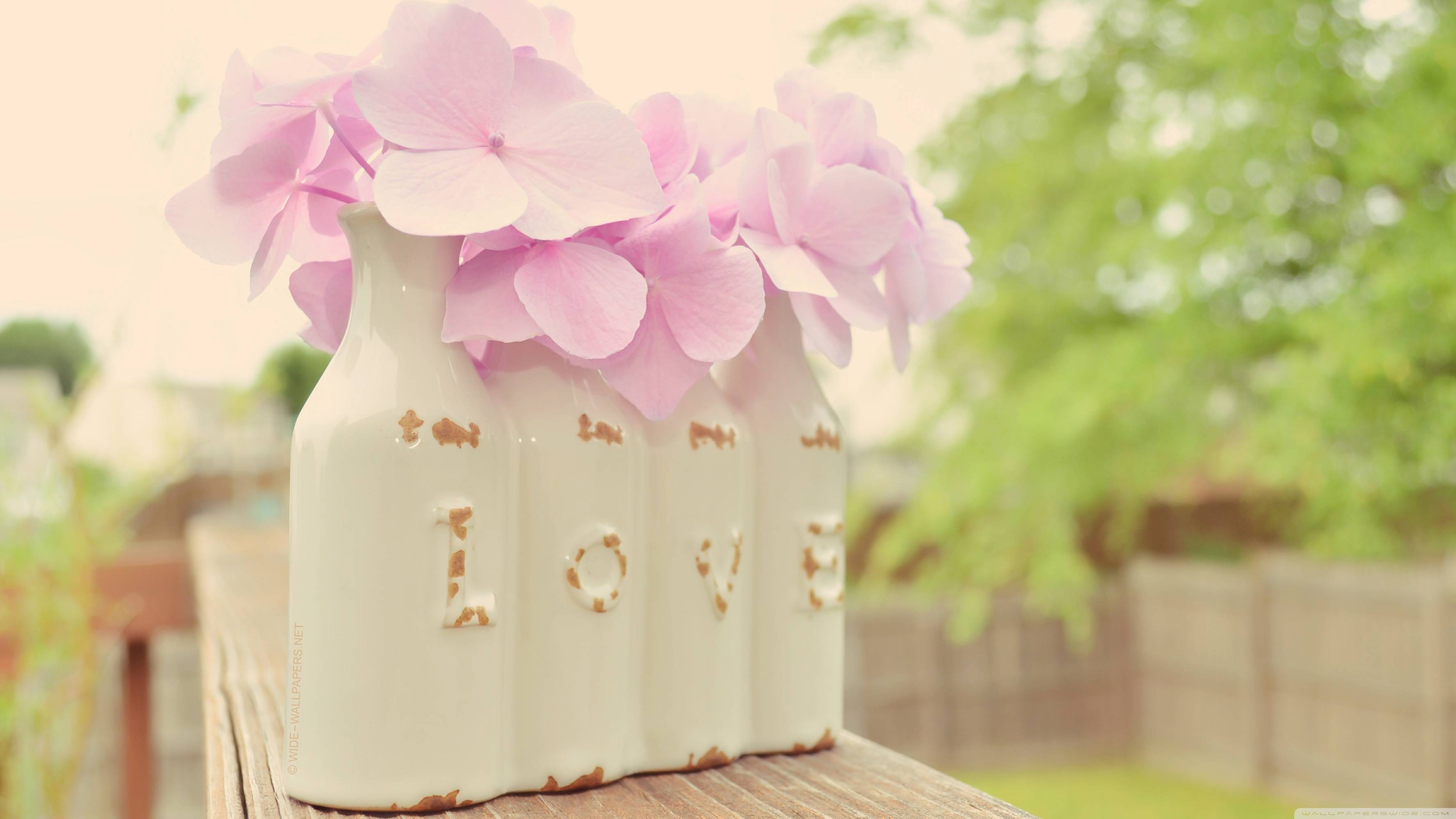 Couple Love Vintage Wallpaper