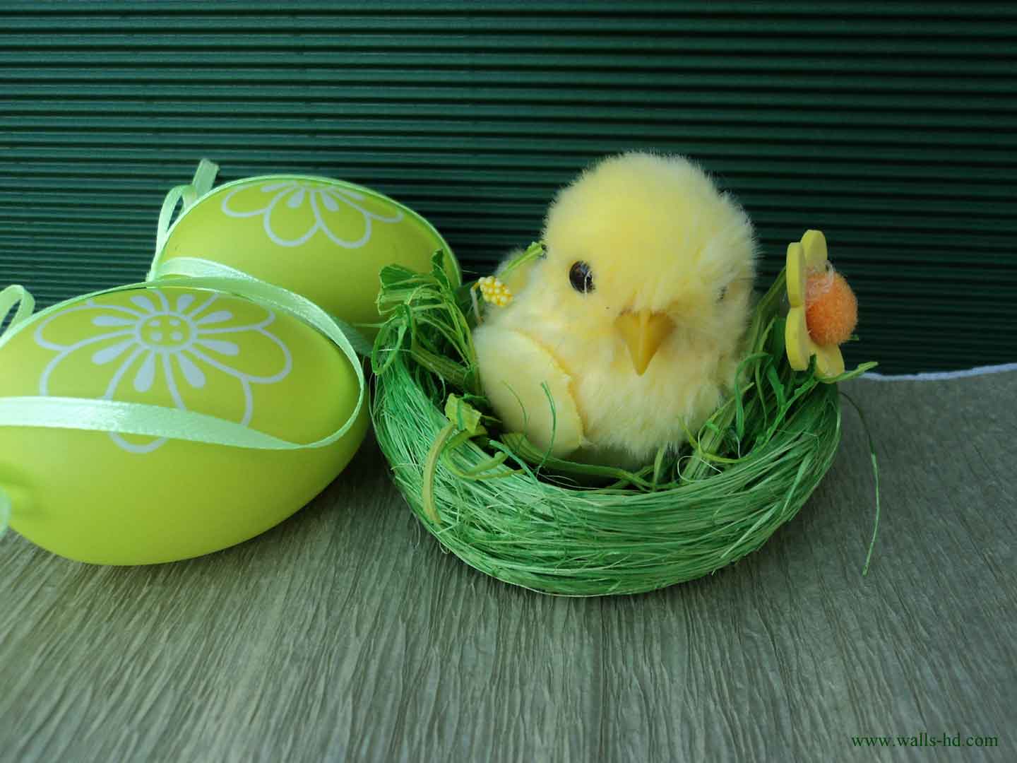 Free download Wallpaper Easter chick with eggs wallpaper