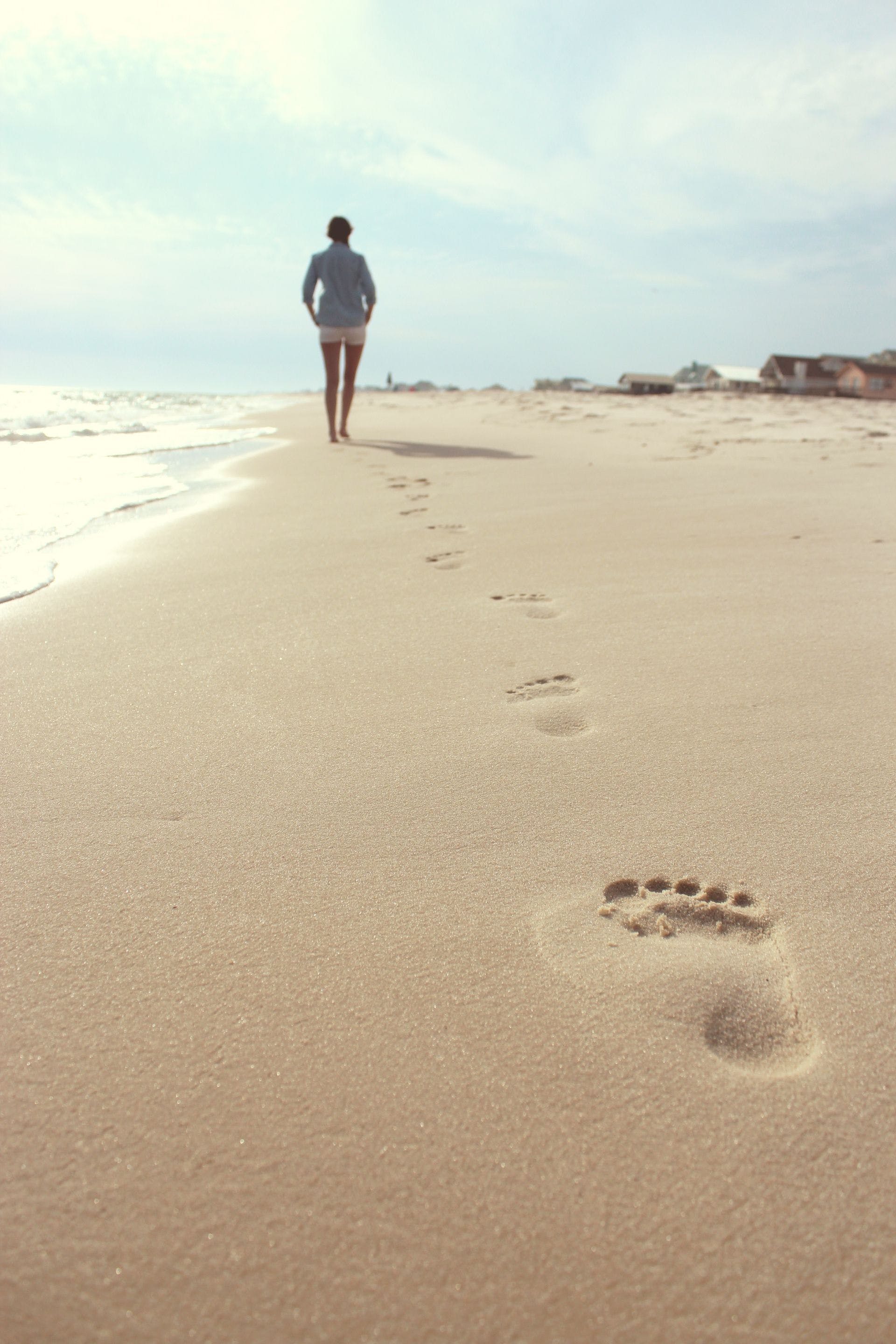 HD Woman Footprints Beach Wallpaper