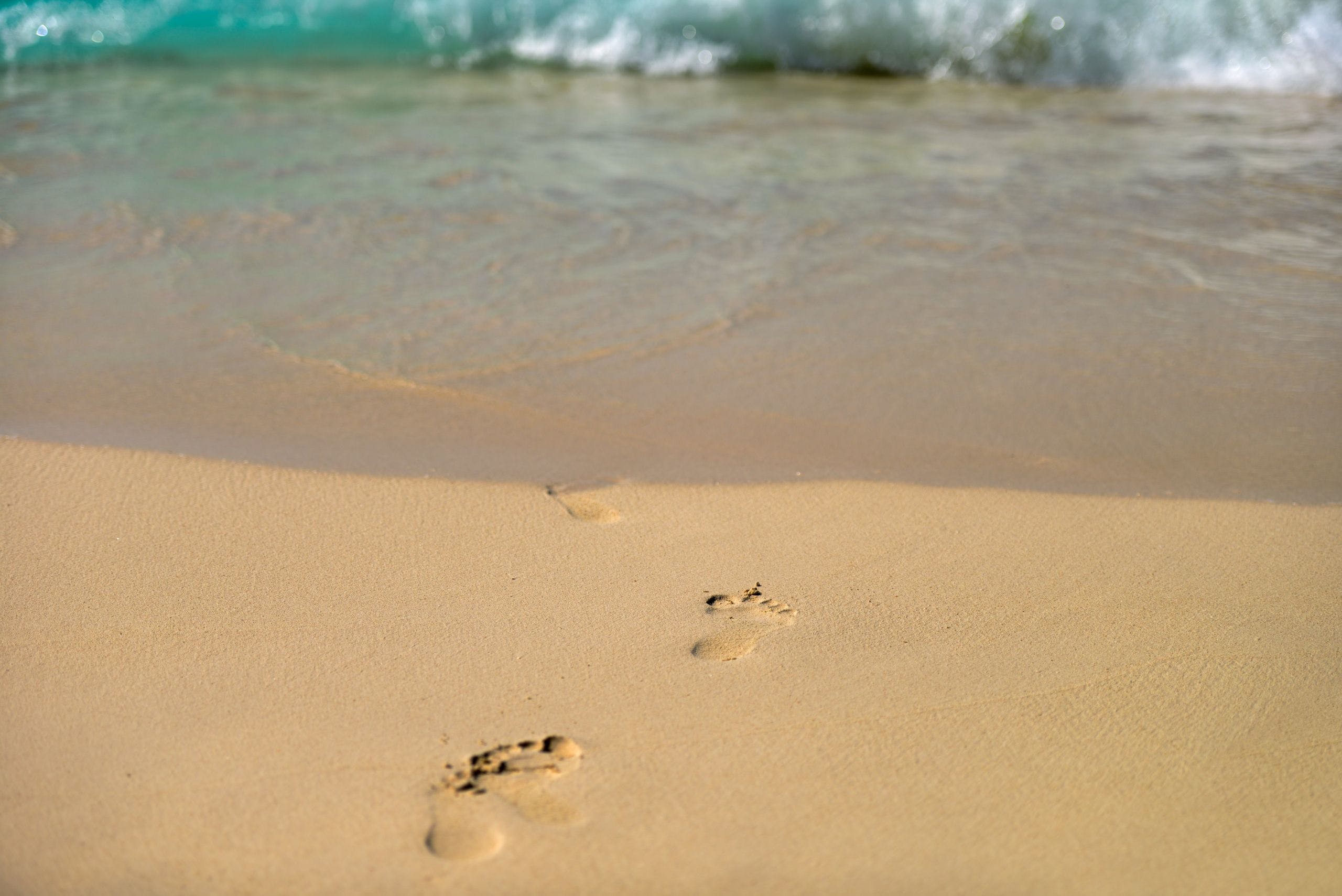 HD Footprints in Sand Wallpaper