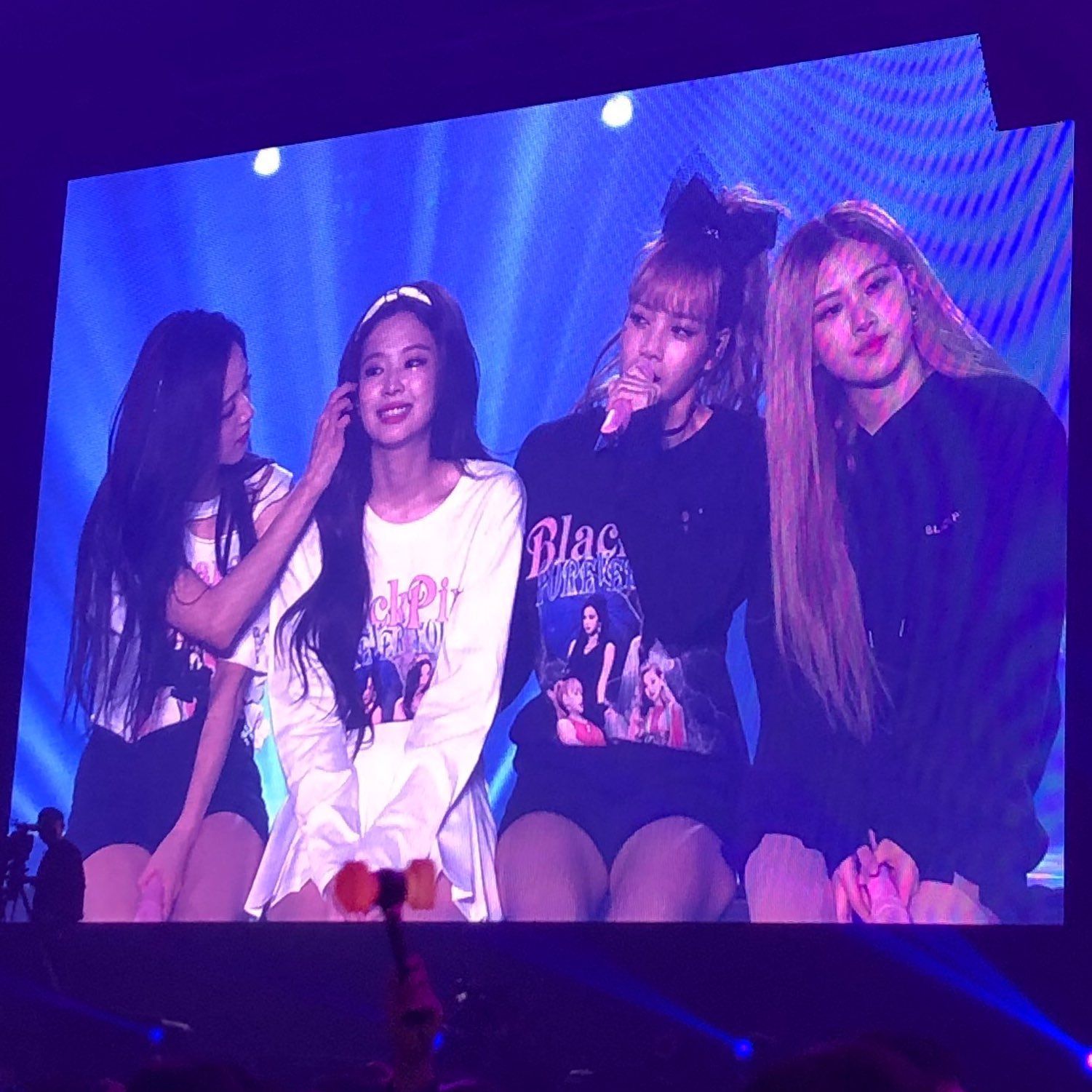 Jennie cried when the concert was over. Blackpink, Kpop girl