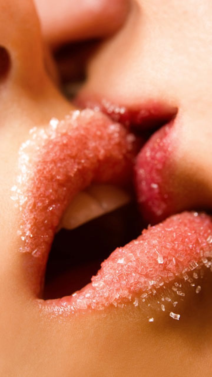 Download Sugar lips kiss day wallpaper for your mobile