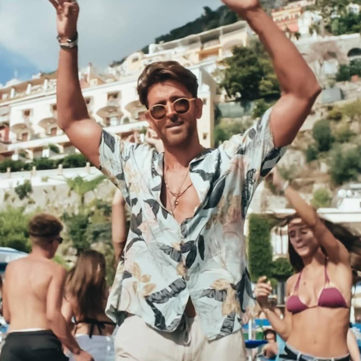 War actor Hrithik Roshan's dance moves from THESE 6 songs will