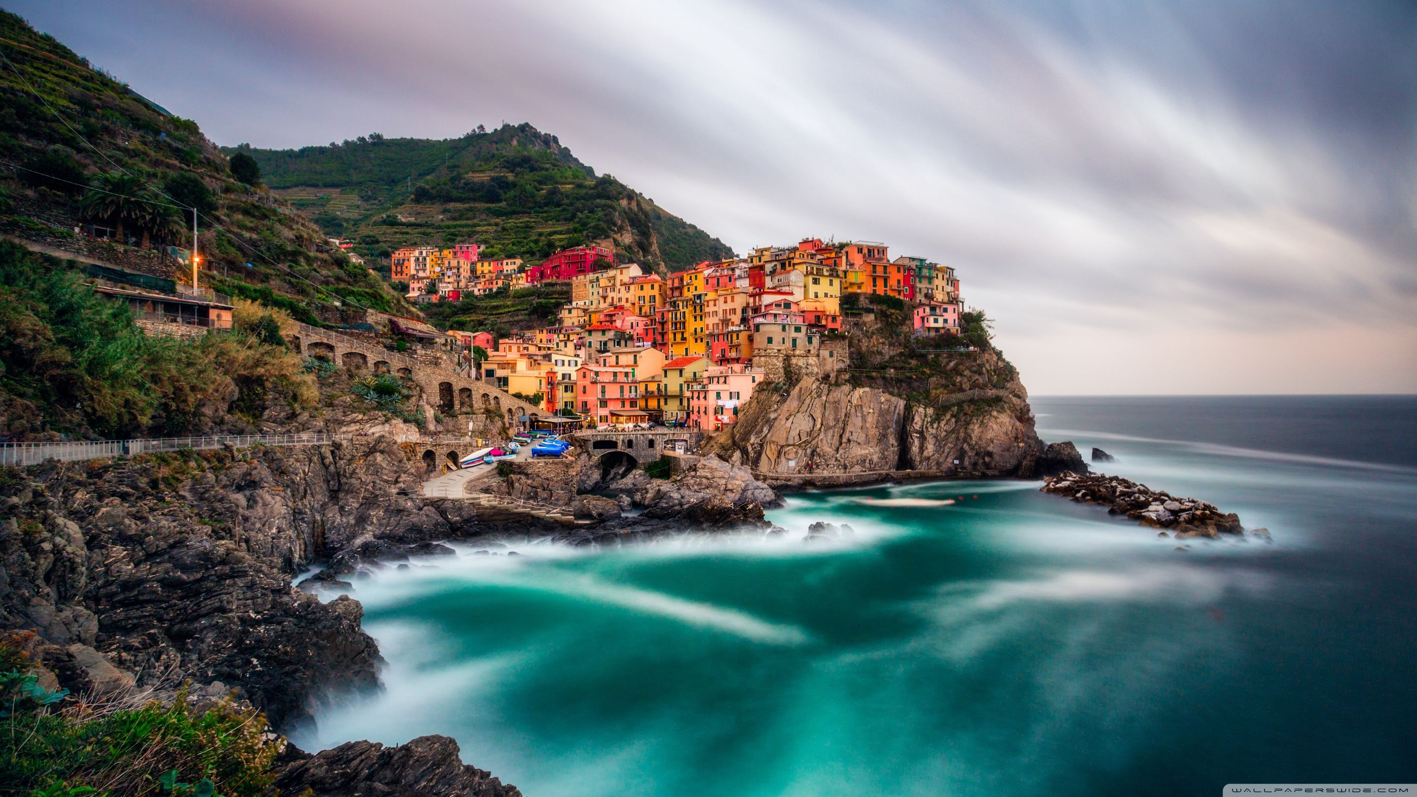 View of Manarola, Cinque Terre, Italy Ultra HD Desktop Background