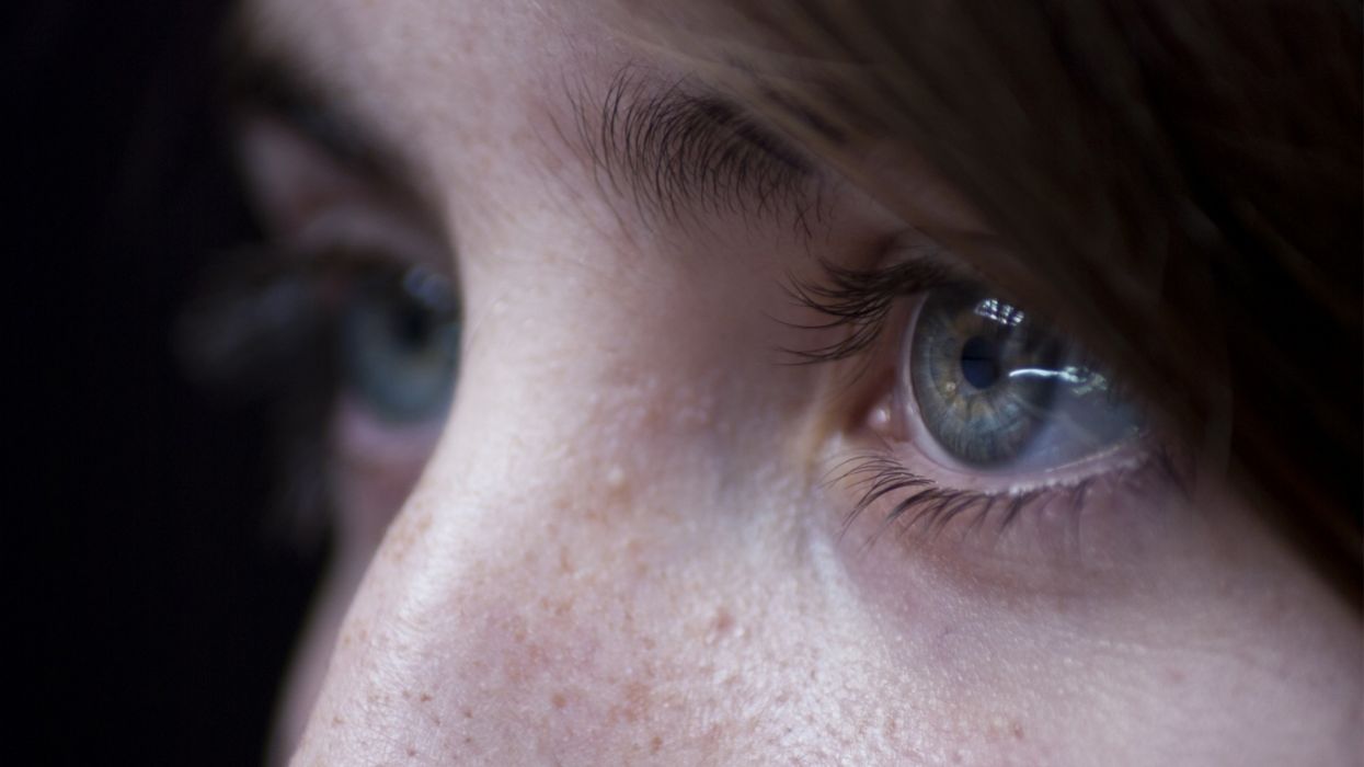 Women blue eyes teen freckles macro wallpaperx1440