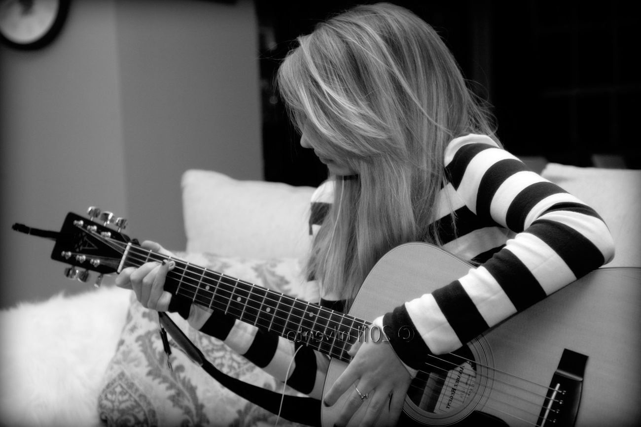 Wallpaper Girl With Guitar HD Download