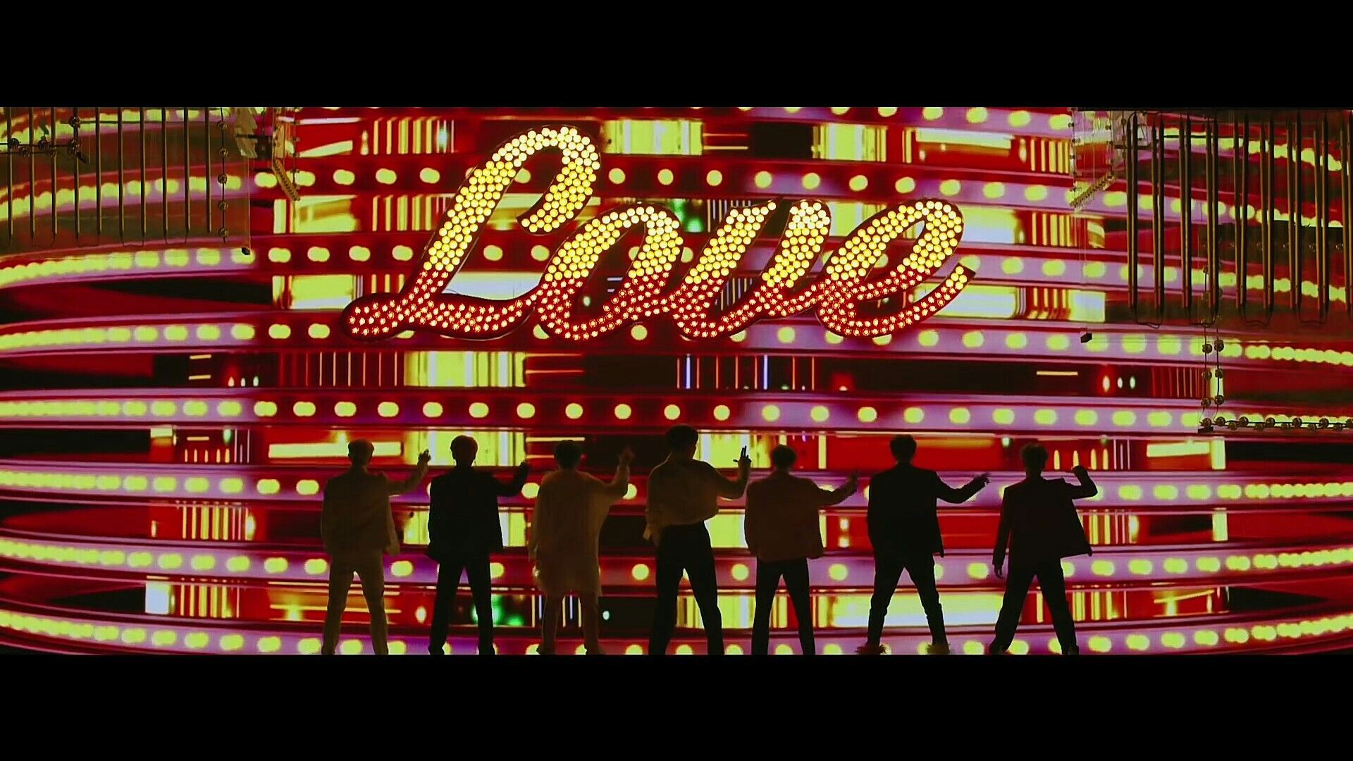 Что значит boy with luv