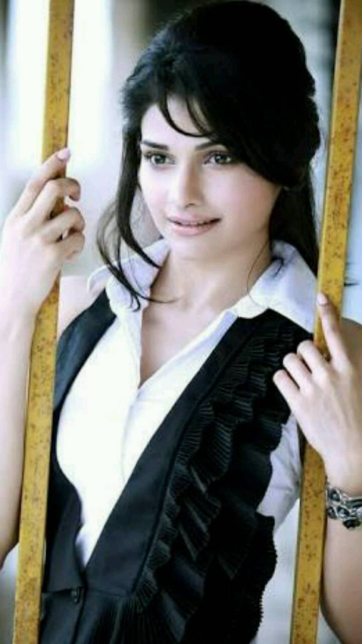 Prachi Desai wallpaper
